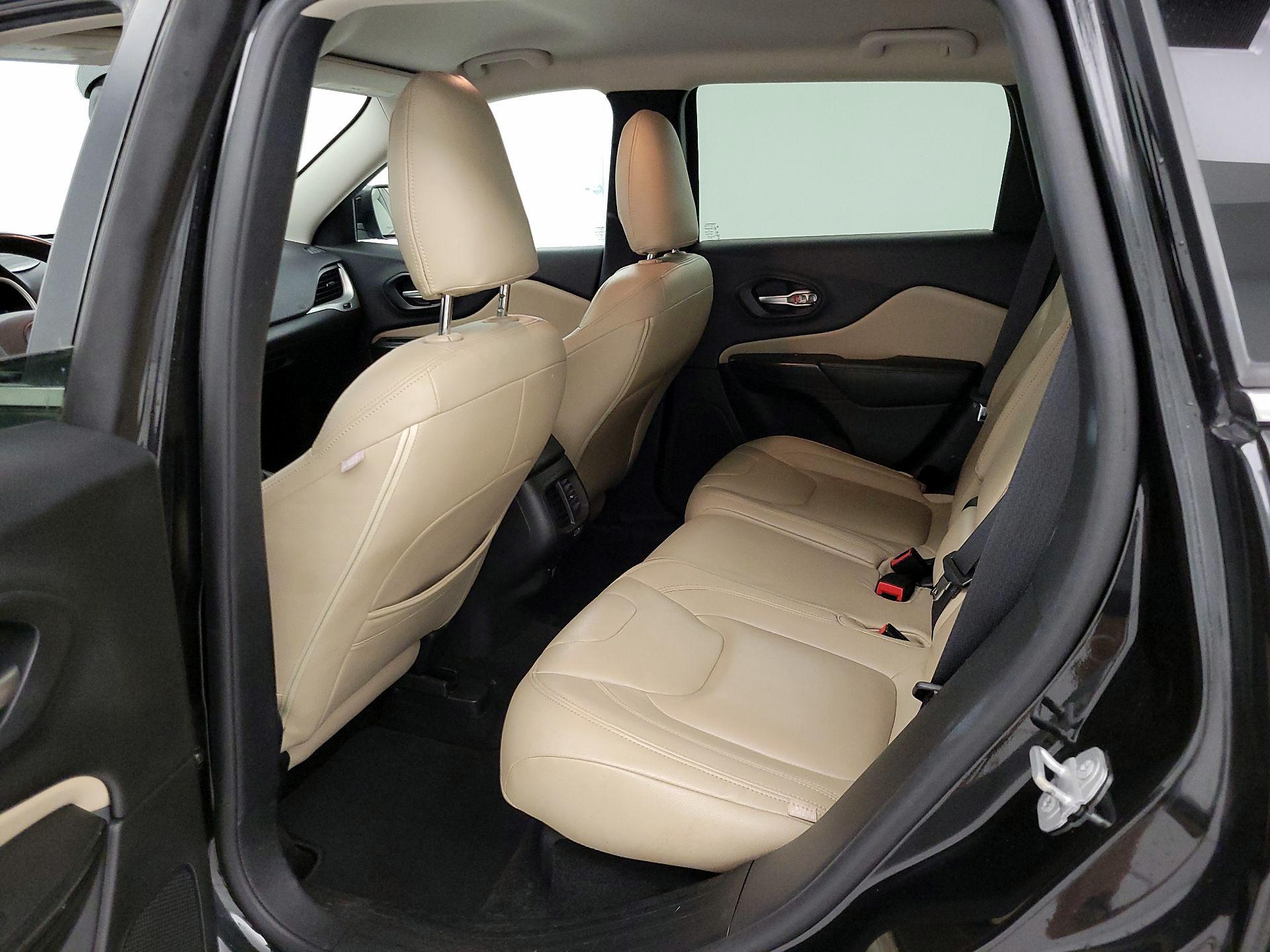 Thumbnail: 2015 Jeep Cherokee - 19