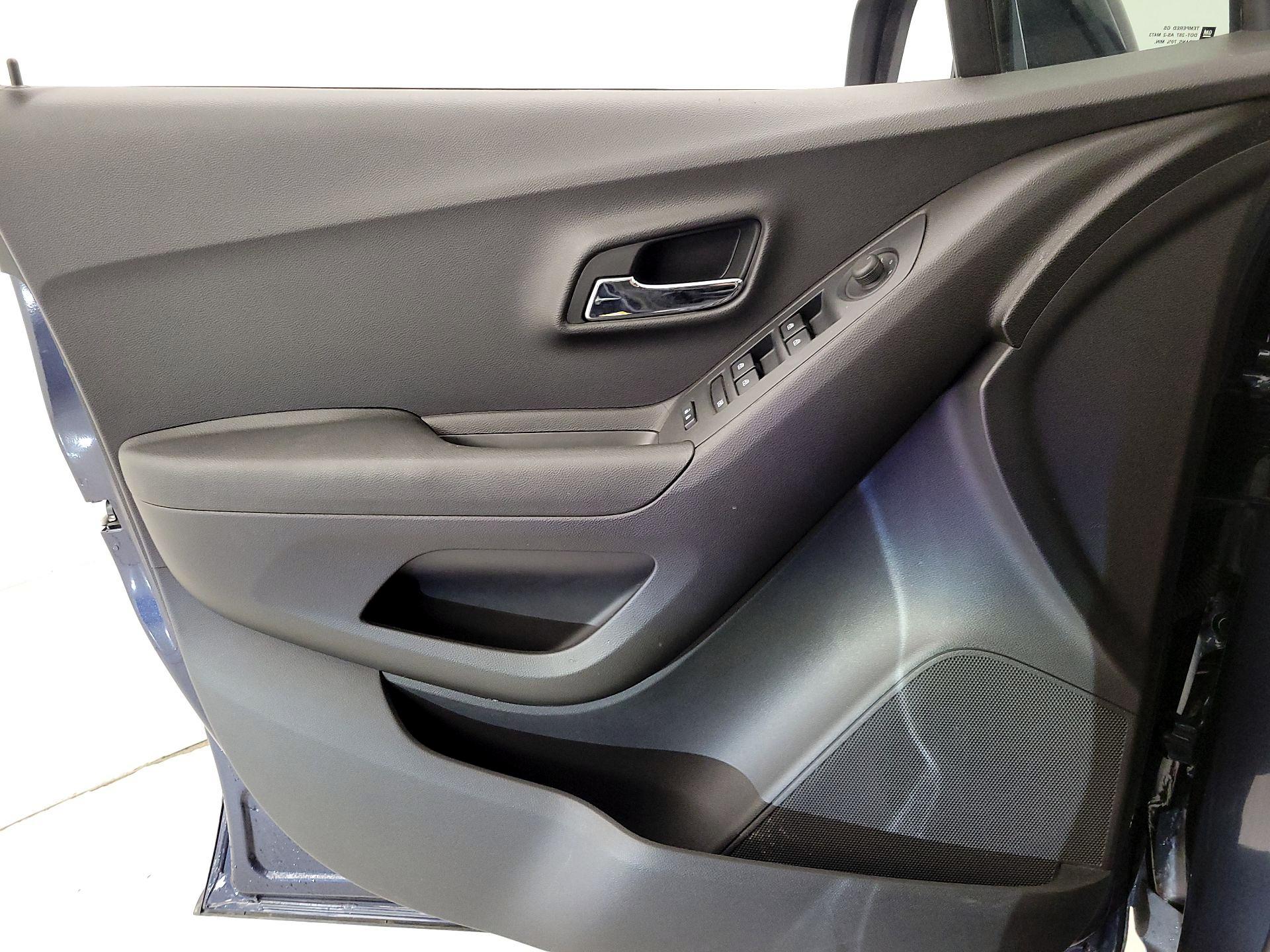 Thumbnail: 2018 Chevrolet Trax - 12
