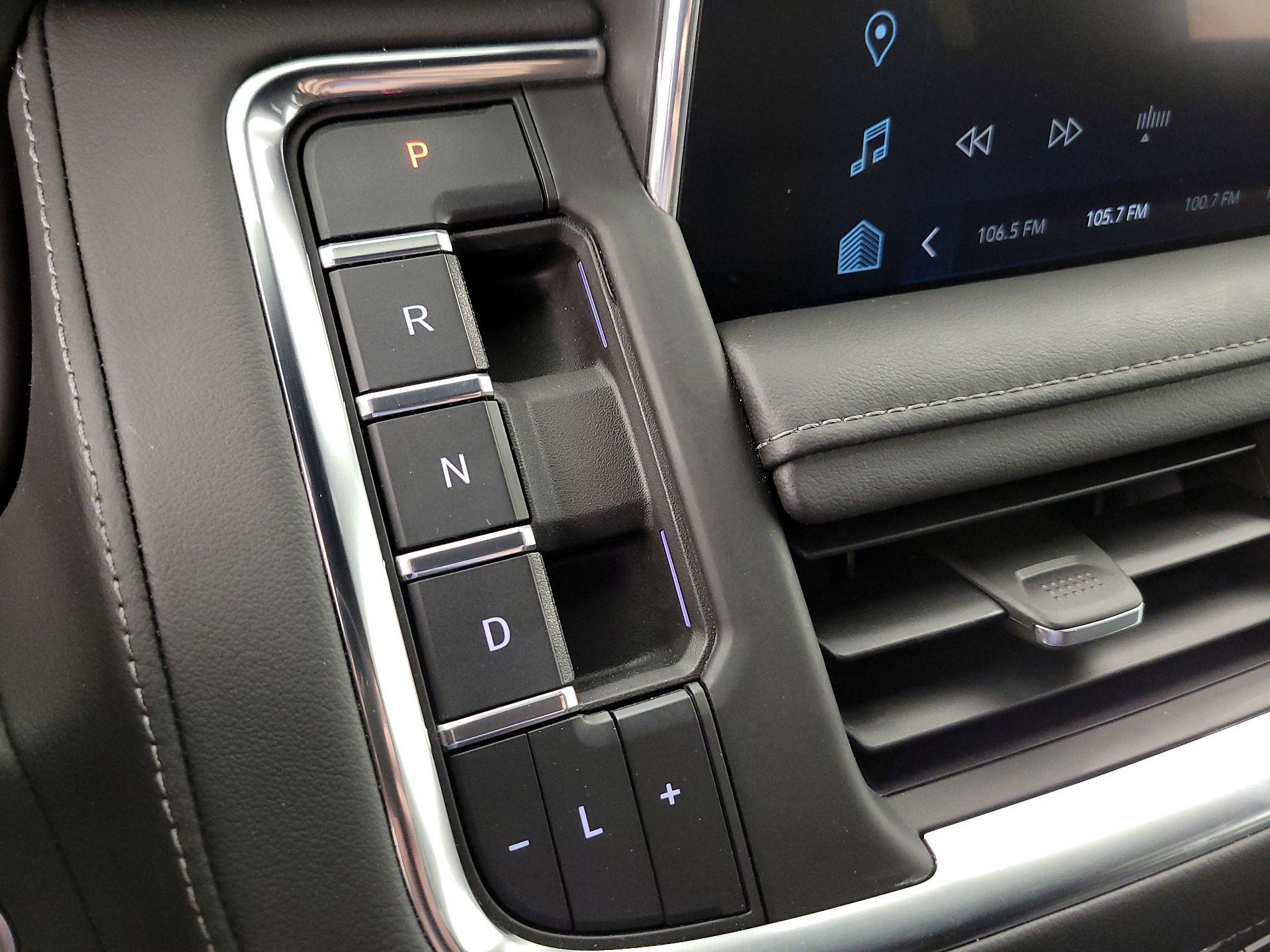 Thumbnail: 2022 Chevrolet Suburban - 17