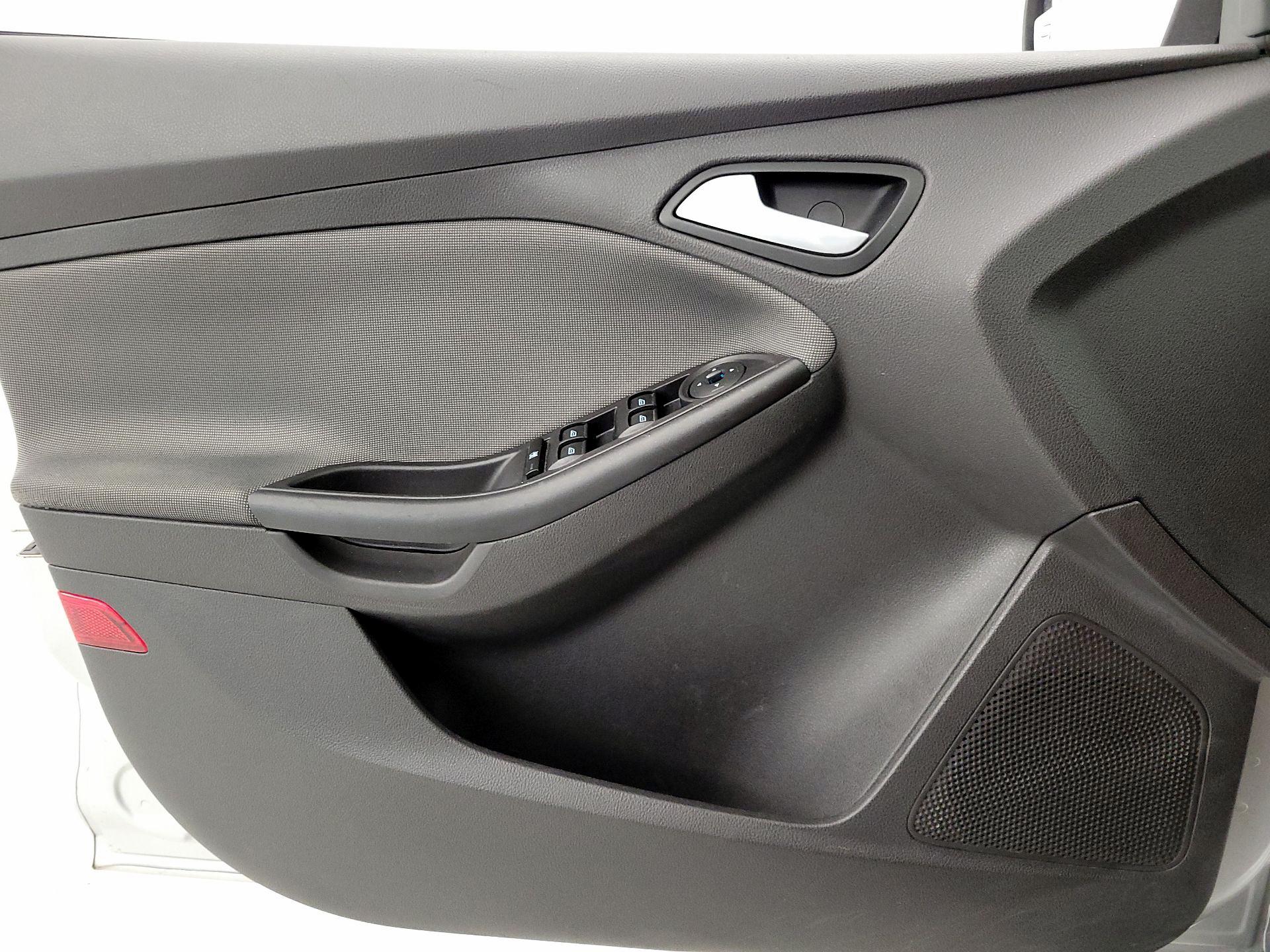Thumbnail: 2014 Ford Focus - 12
