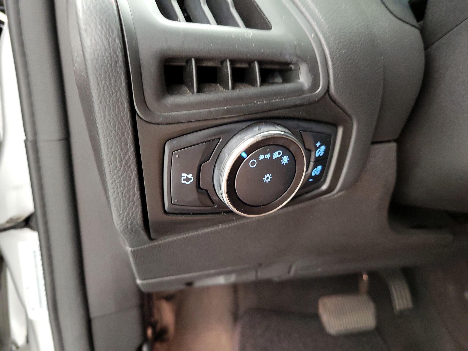 Thumbnail: 2014 Ford Focus - 13