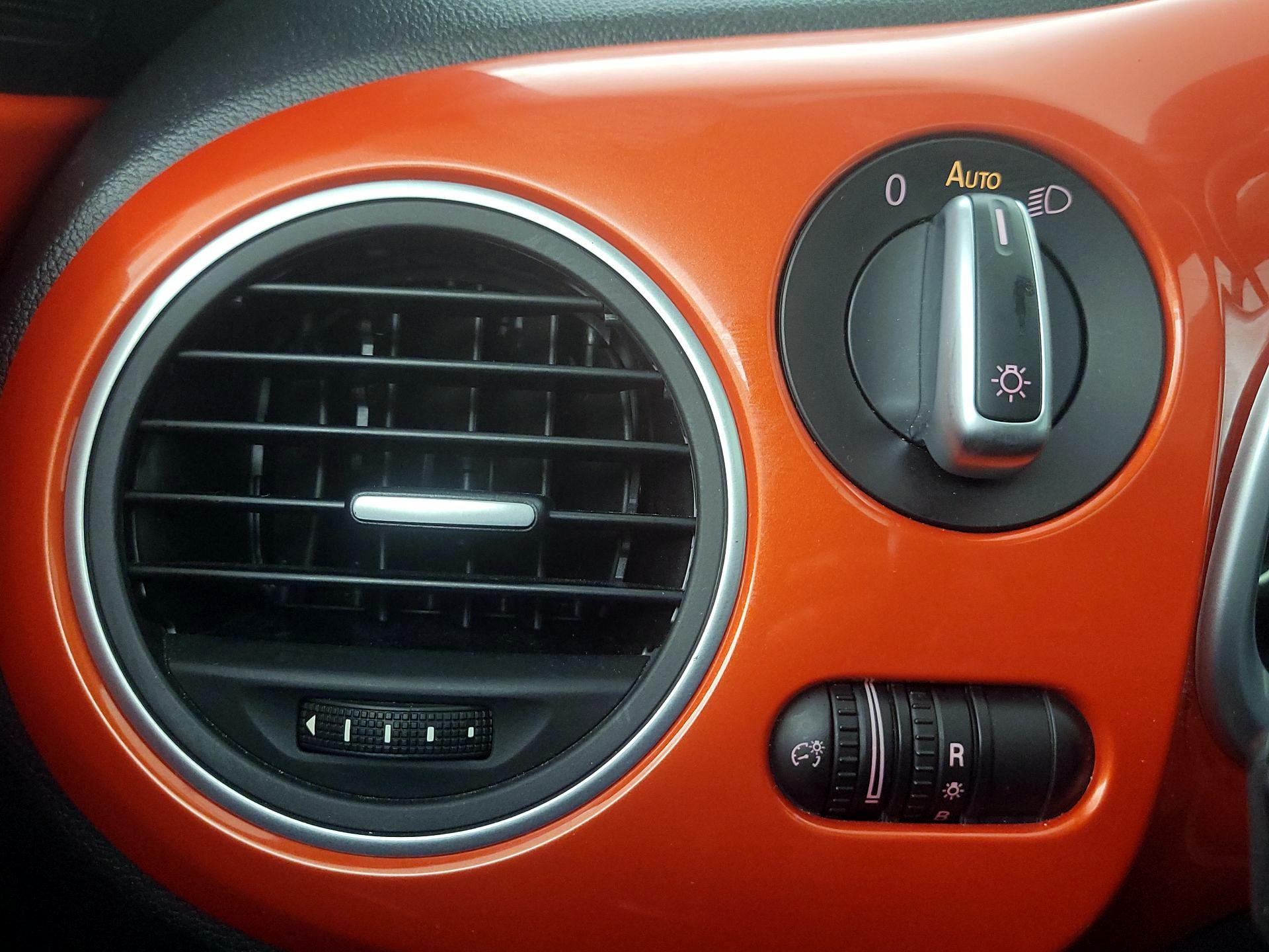 Thumbnail: 2019 Volkswagen Beetle - 13