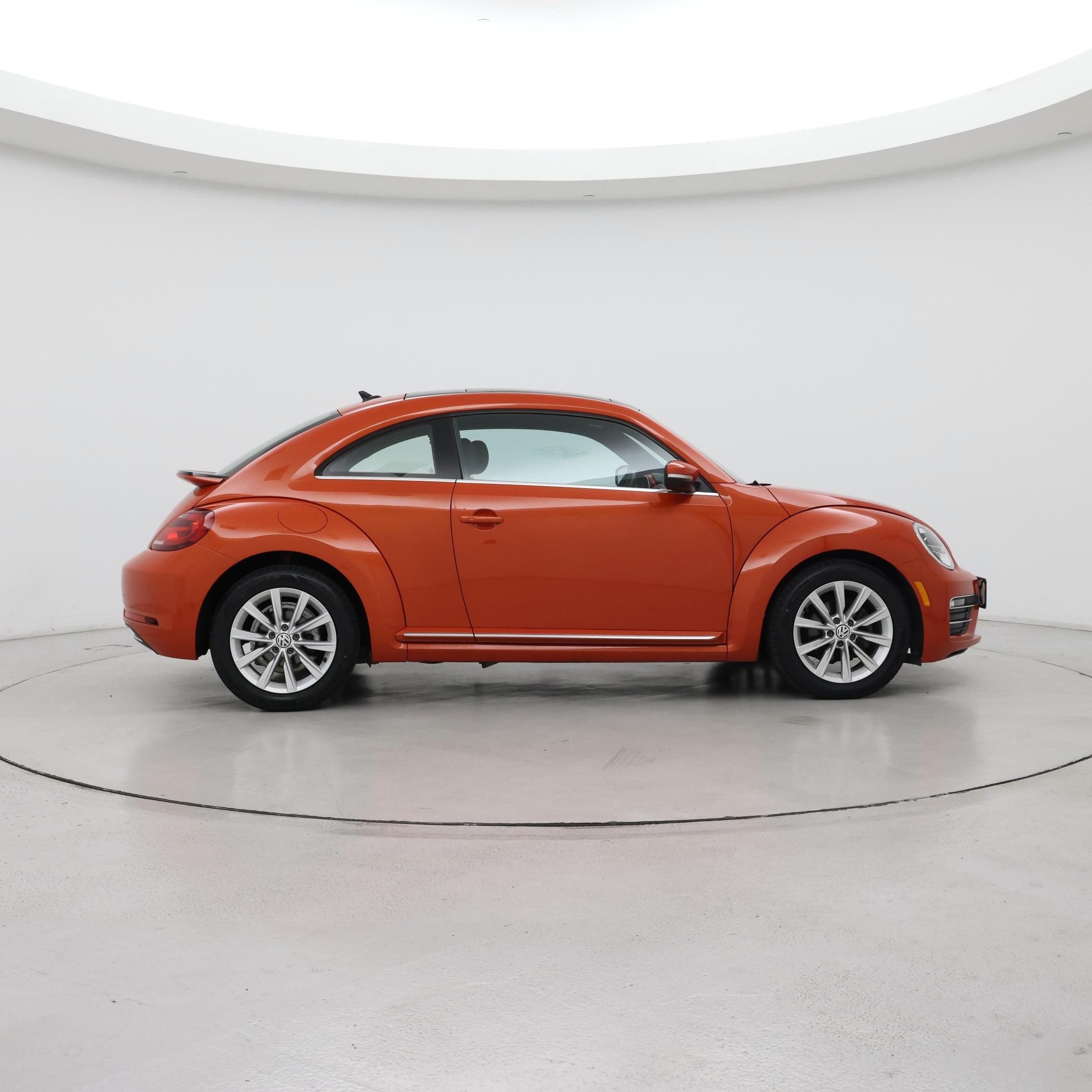 Thumbnail: 2019 Volkswagen Beetle - 7