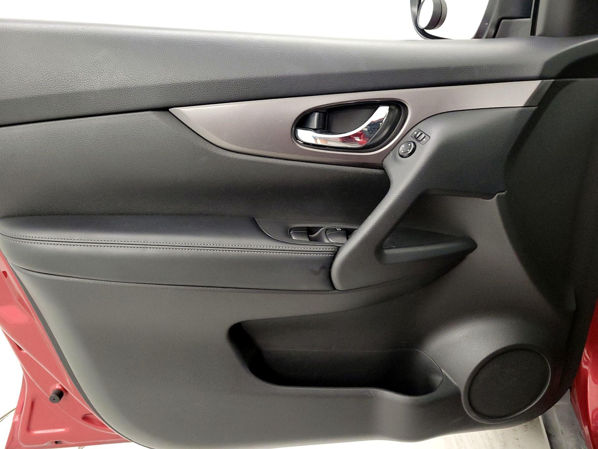 Thumbnail: 2016 Nissan Rogue - 12