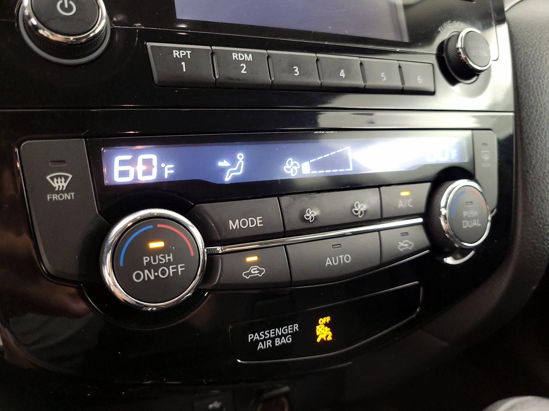 Thumbnail: 2016 Nissan Rogue - 16
