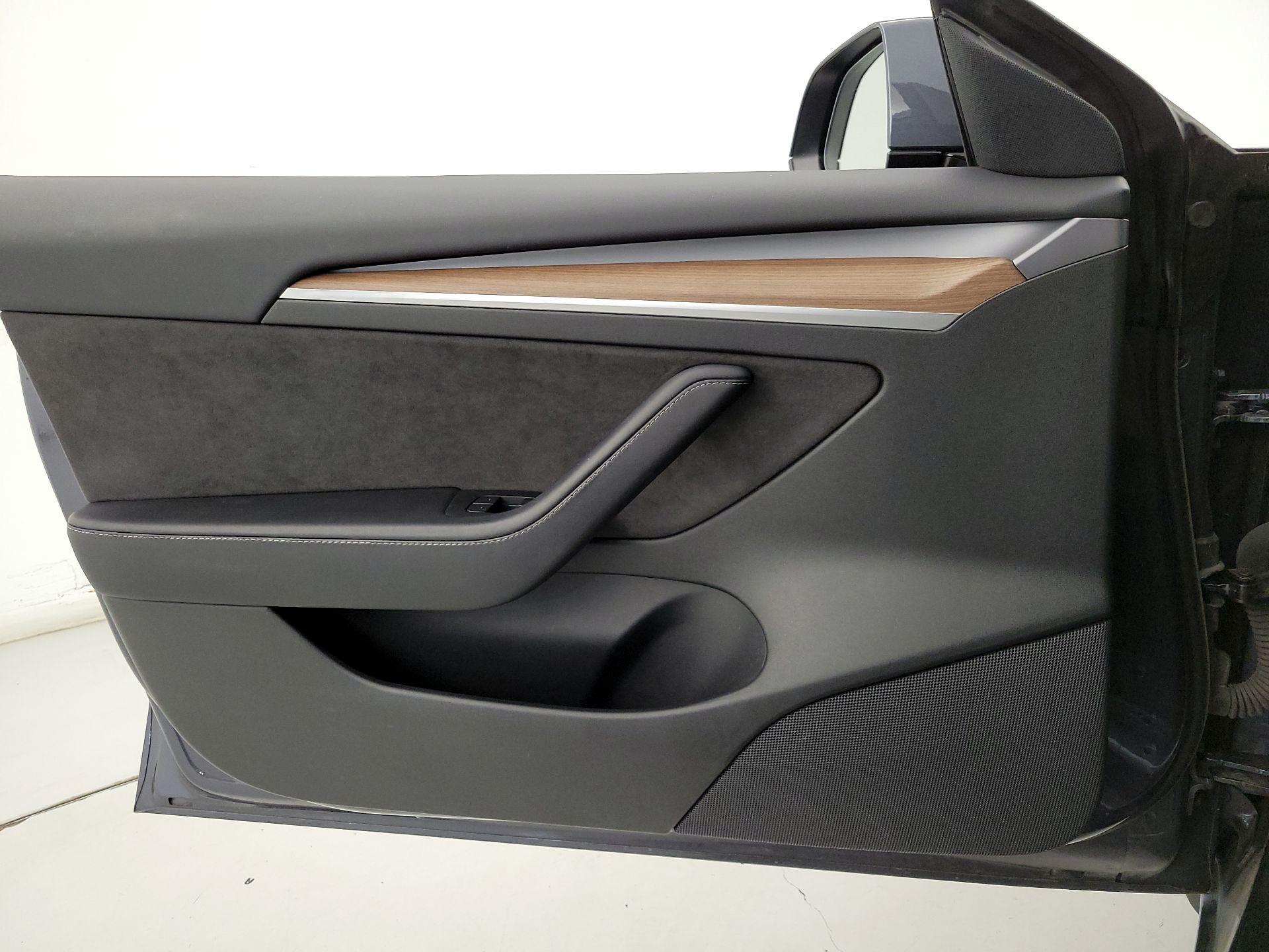 Thumbnail: 2022 Tesla Model 3 - 12