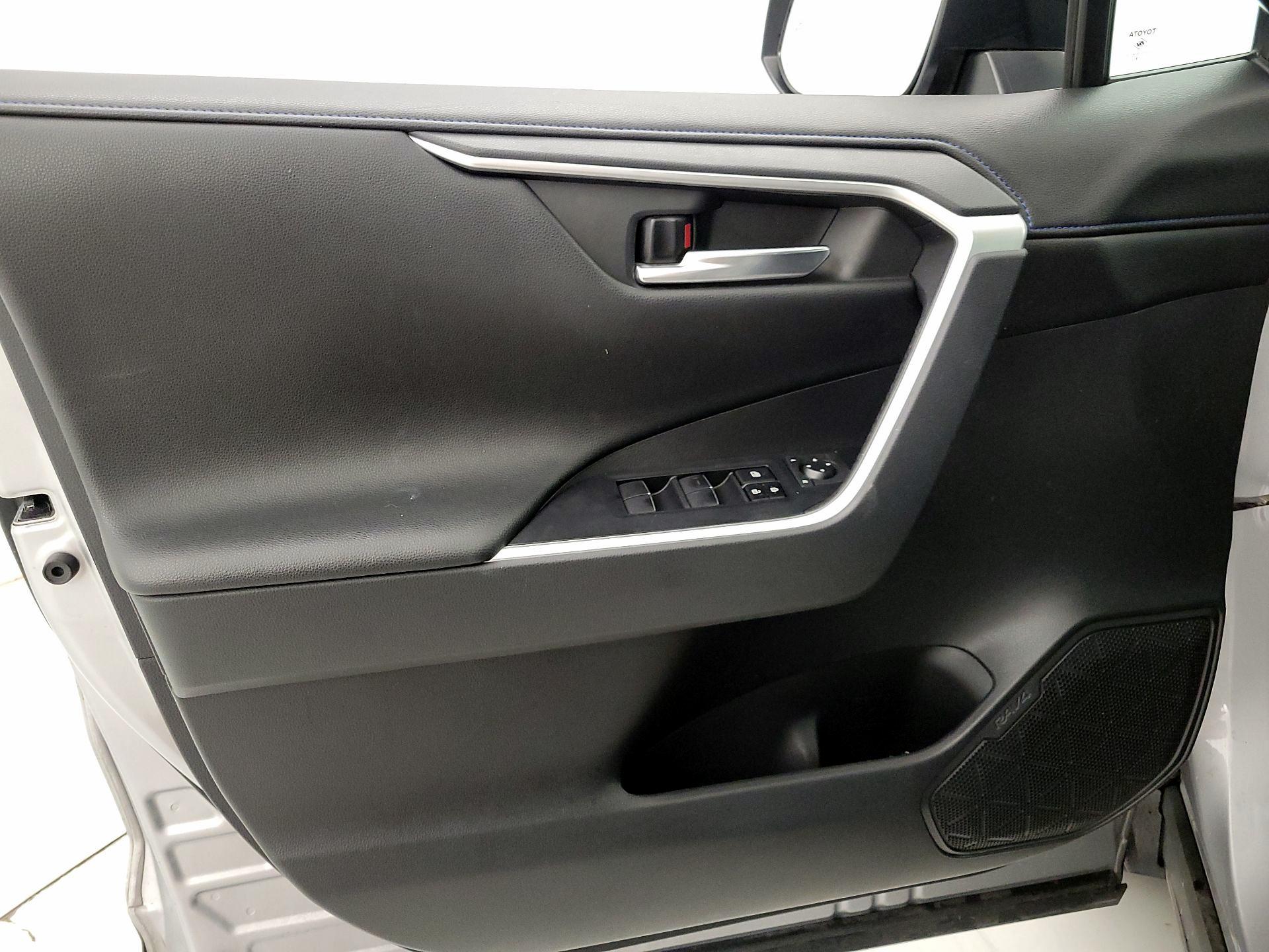 Thumbnail: 2019 Toyota RAV4 - 12