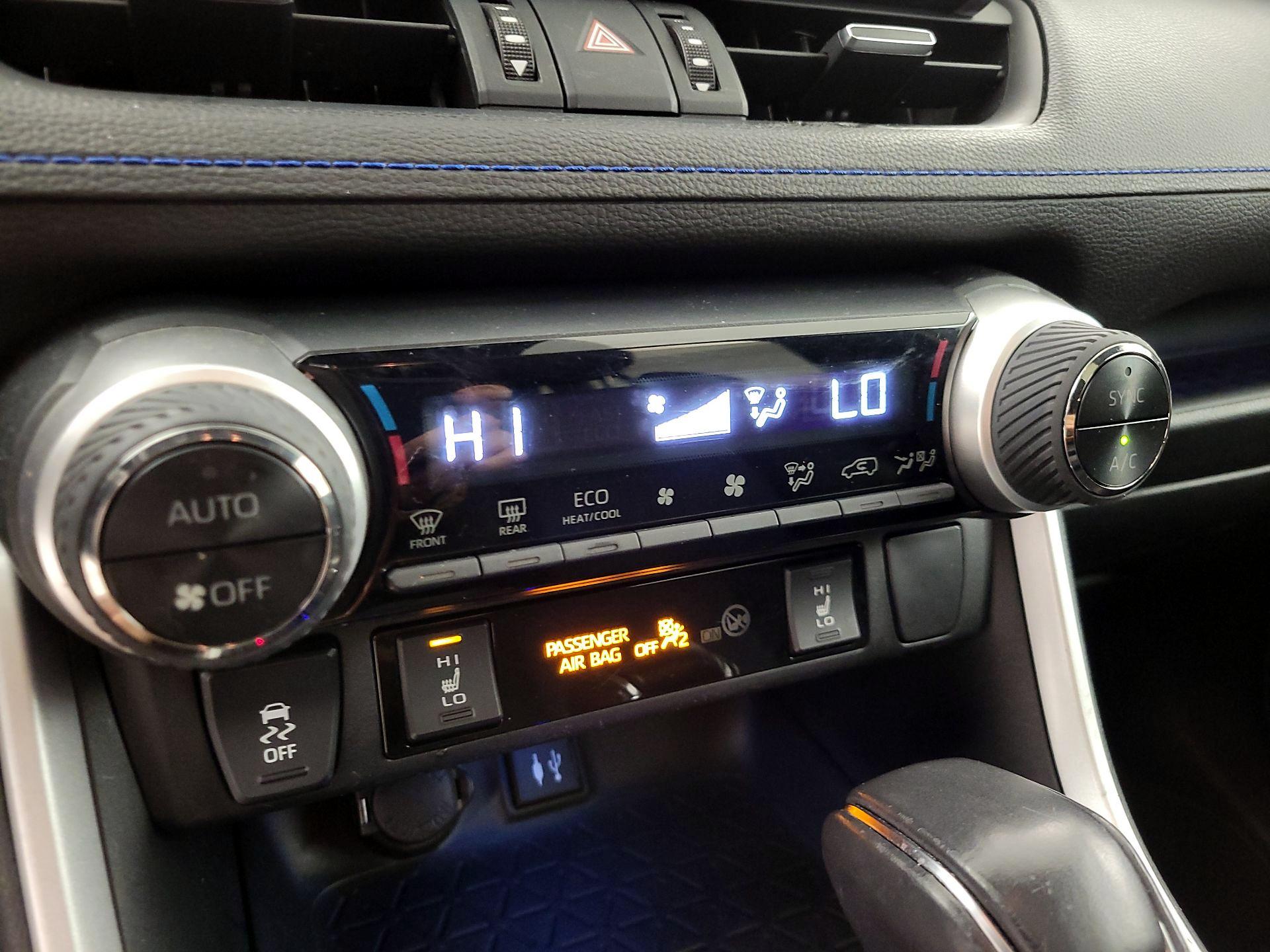 Thumbnail: 2019 Toyota RAV4 - 16