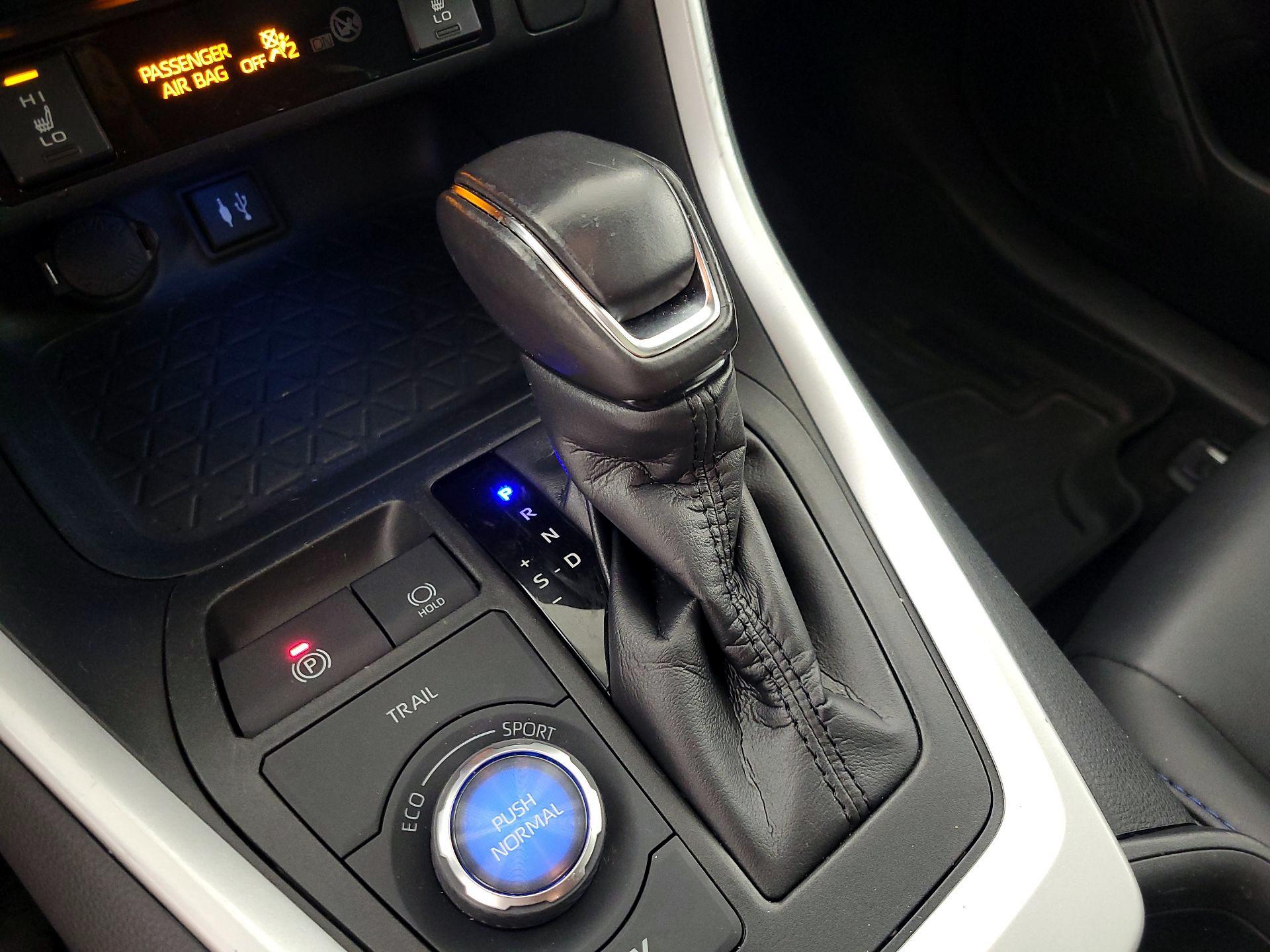 Thumbnail: 2019 Toyota RAV4 - 17