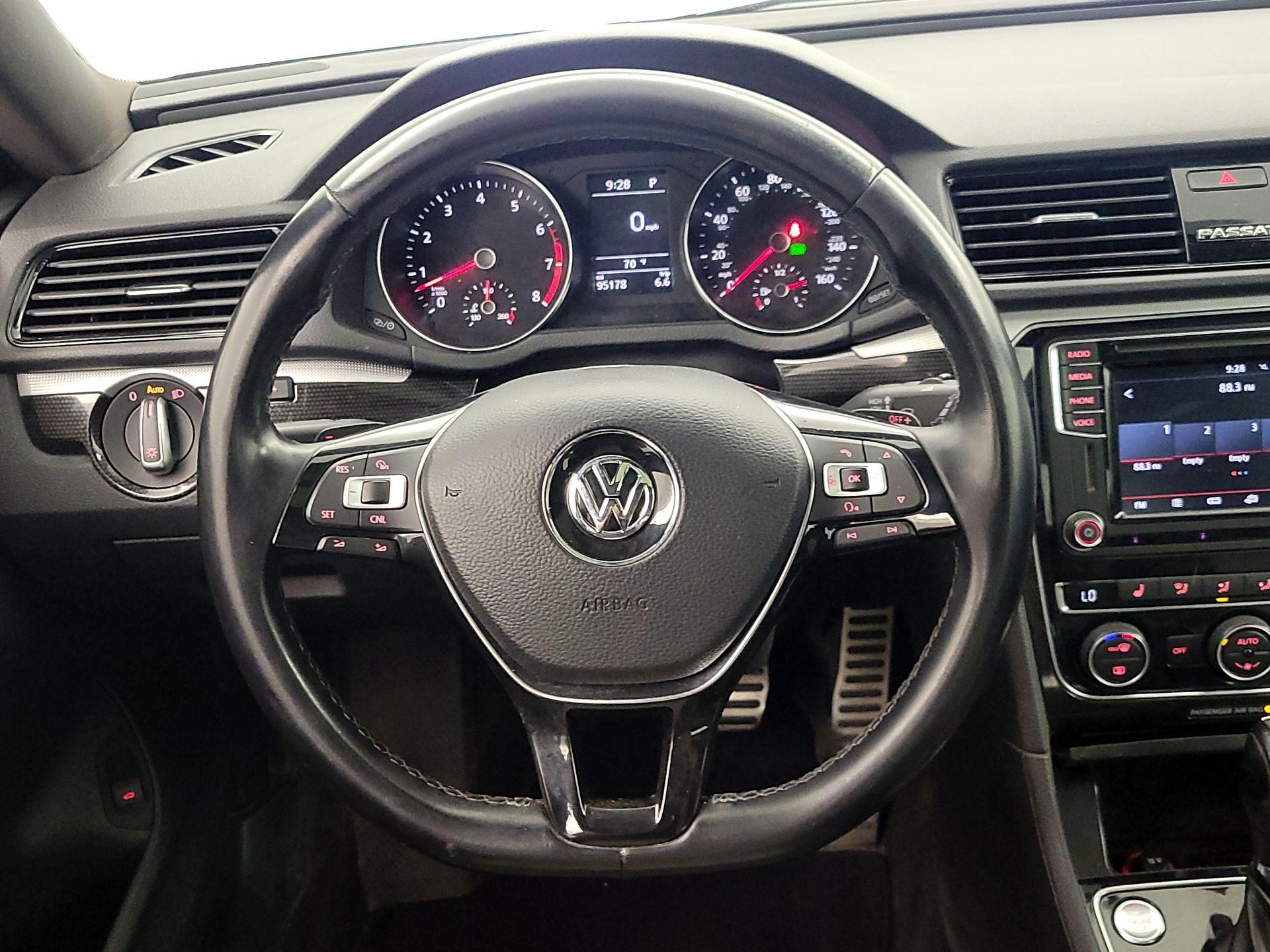 Thumbnail: 2018 Volkswagen Passat - 10