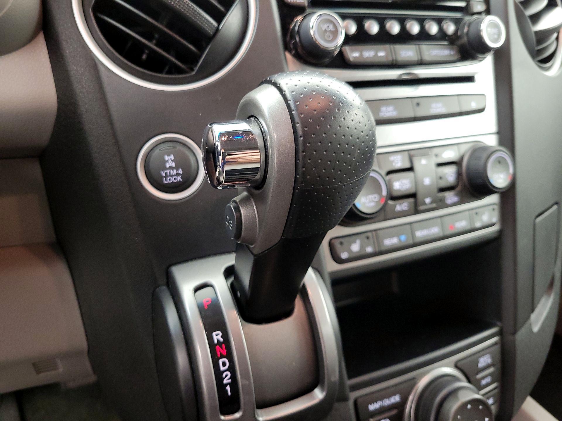 Thumbnail: 2013 Honda Pilot - 17