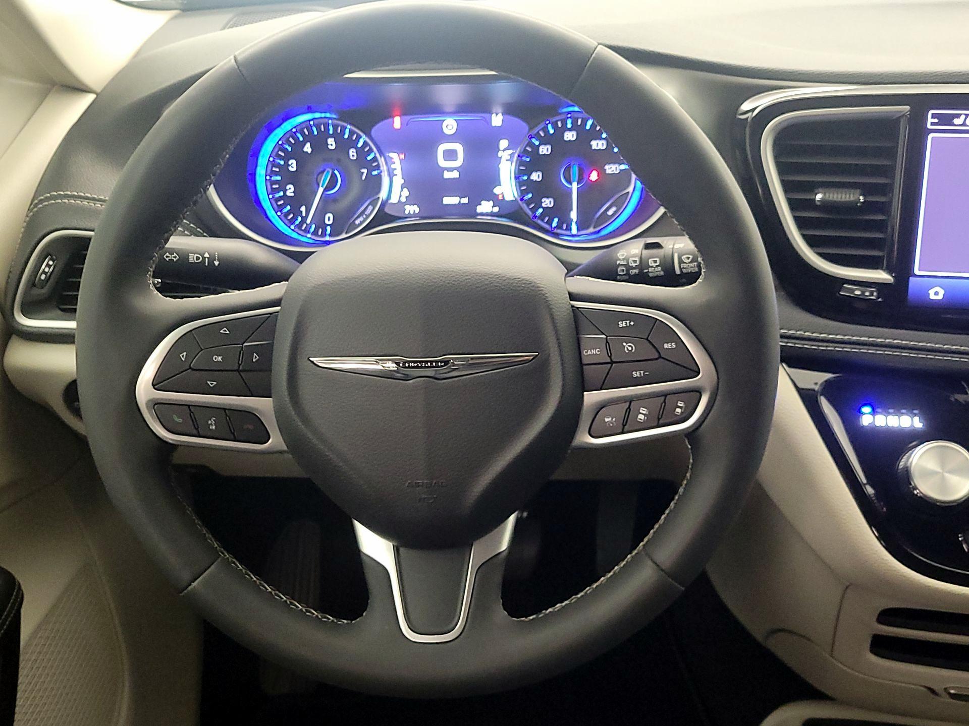 Thumbnail: 2023 Chrysler Pacifica - 10