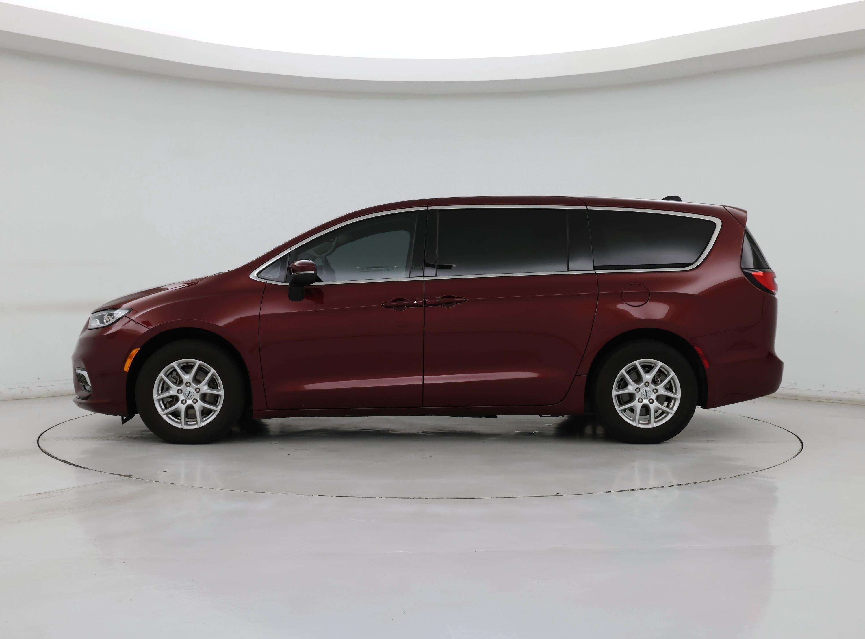 Thumbnail: 2023 Chrysler Pacifica - 3