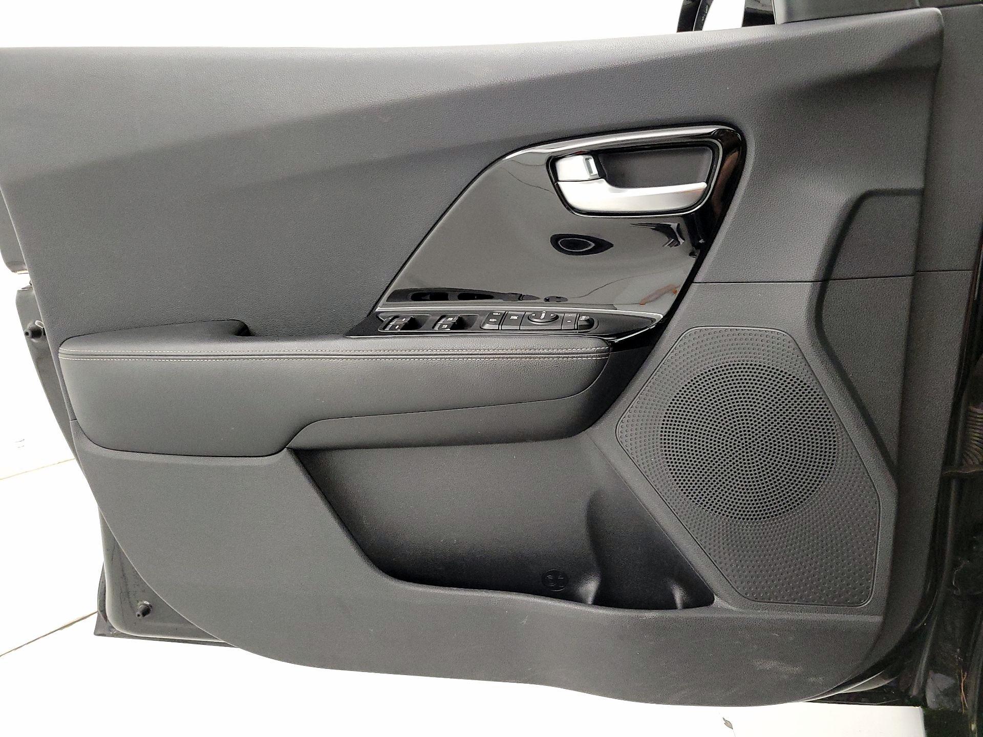 Thumbnail: 2017 Kia Niro - 12