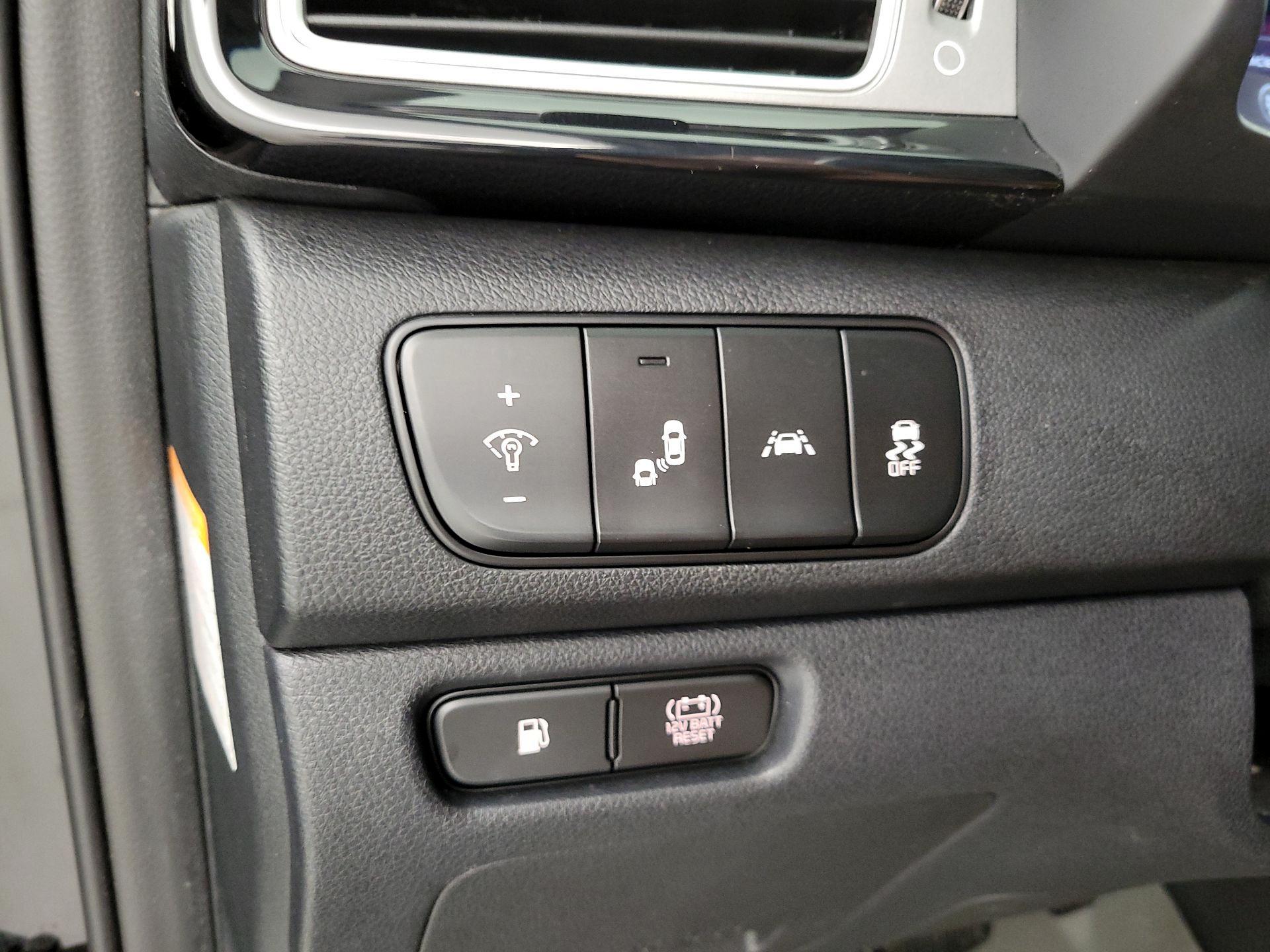 Thumbnail: 2017 Kia Niro - 13