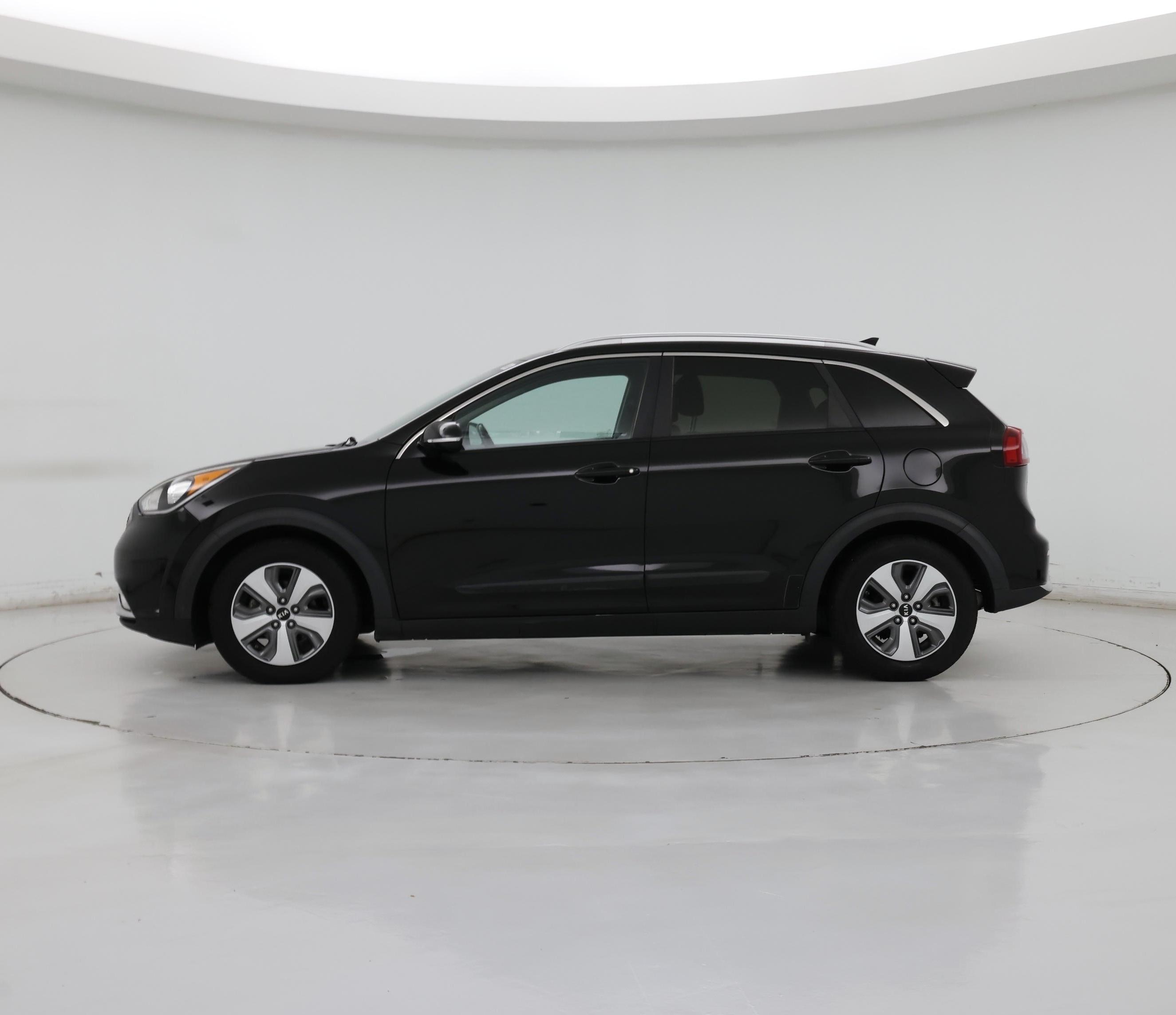 Thumbnail: 2017 Kia Niro - 3