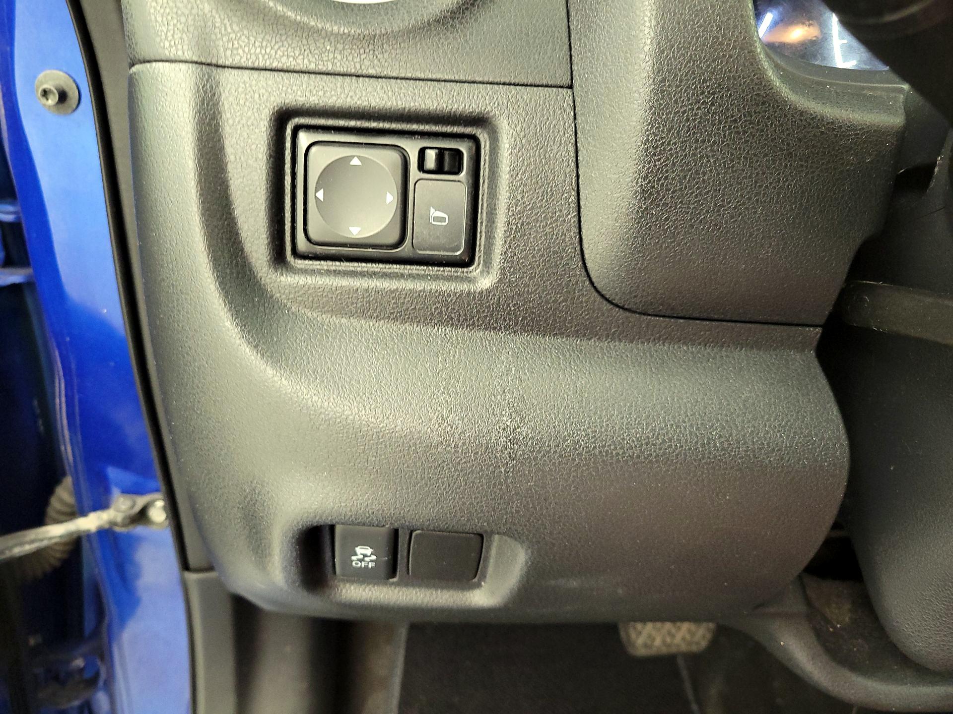 Thumbnail: 2015 Nissan Versa Note - 13