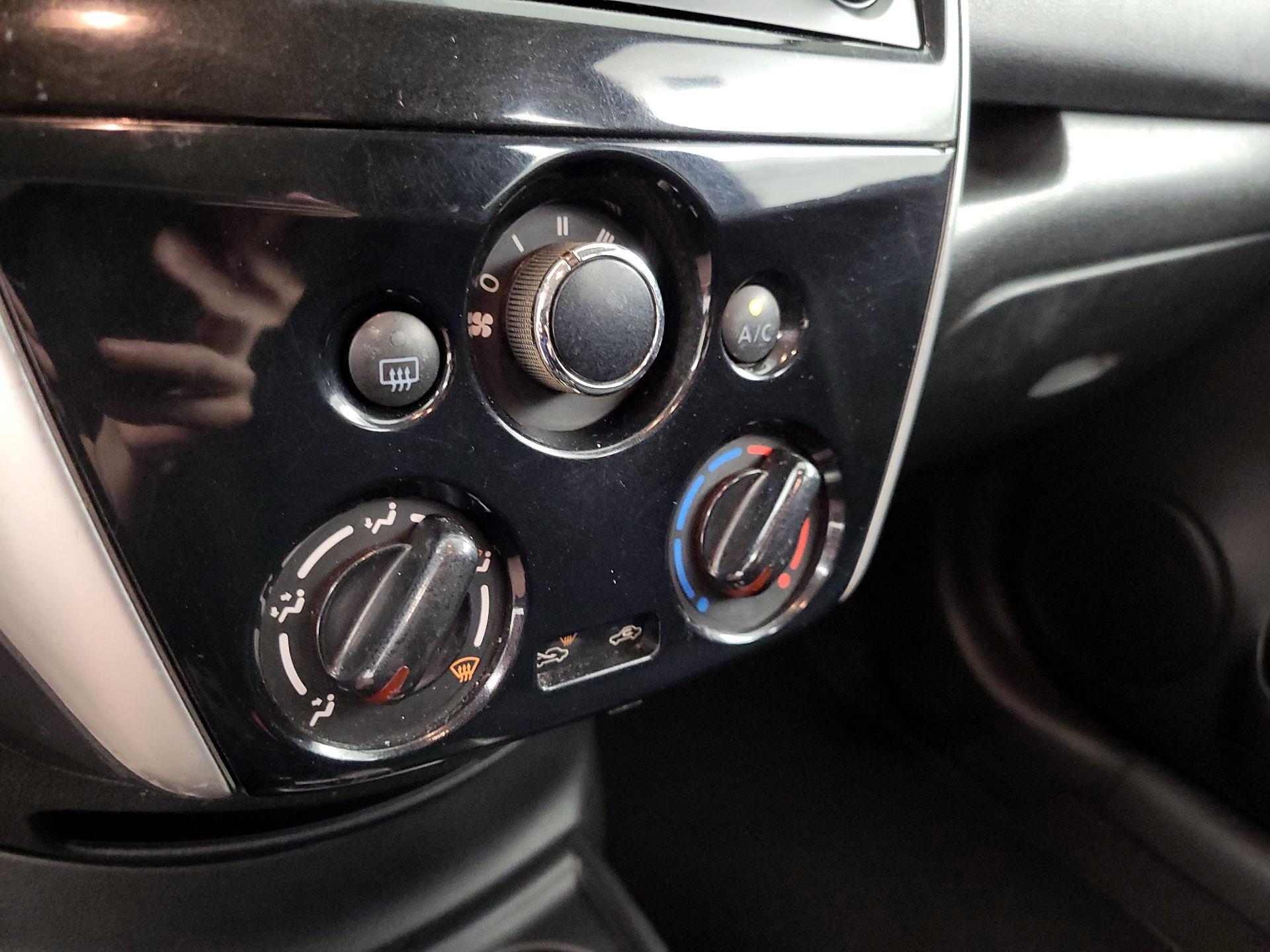 Thumbnail: 2015 Nissan Versa Note - 15