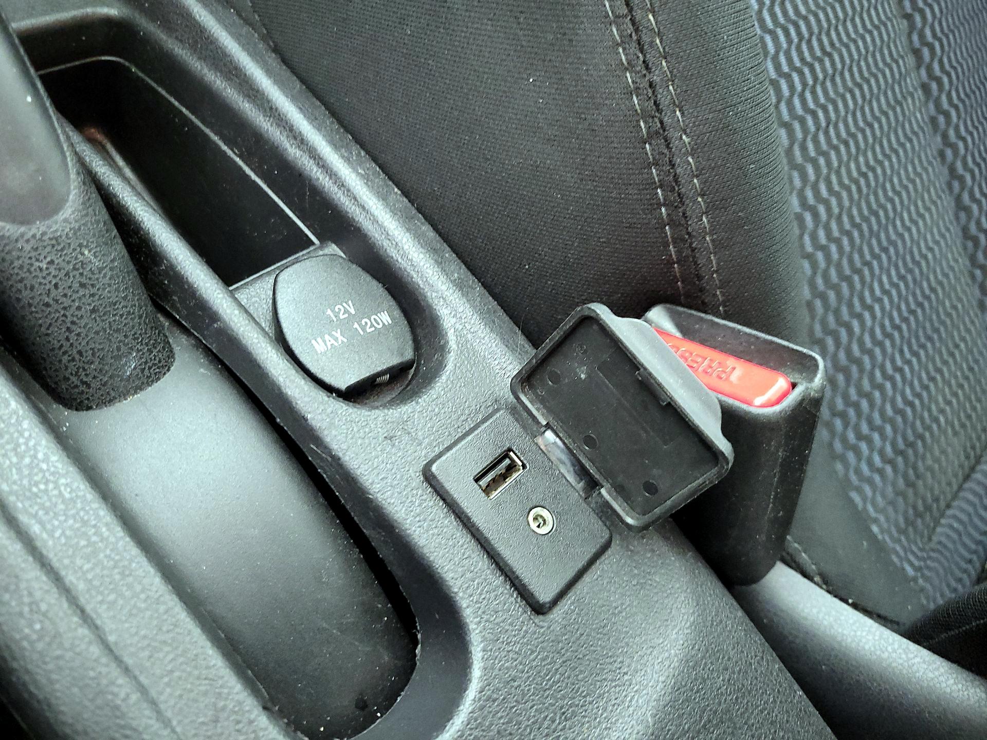 Thumbnail: 2015 Nissan Versa Note - 17