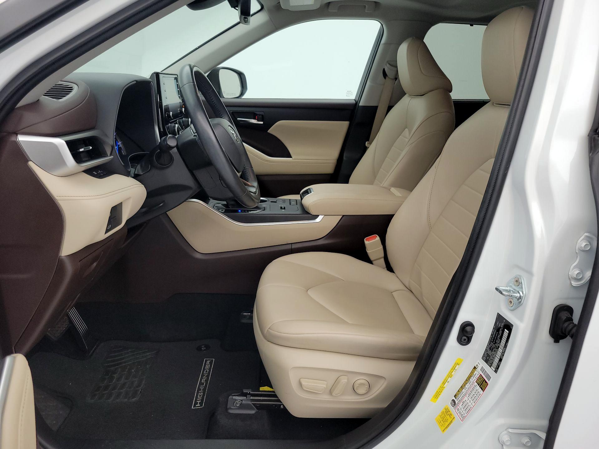 Thumbnail: 2022 Toyota Highlander - 11