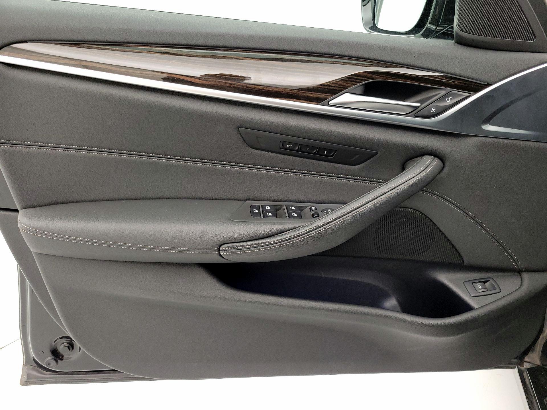 Thumbnail: 2023 BMW 5 Series - 12
