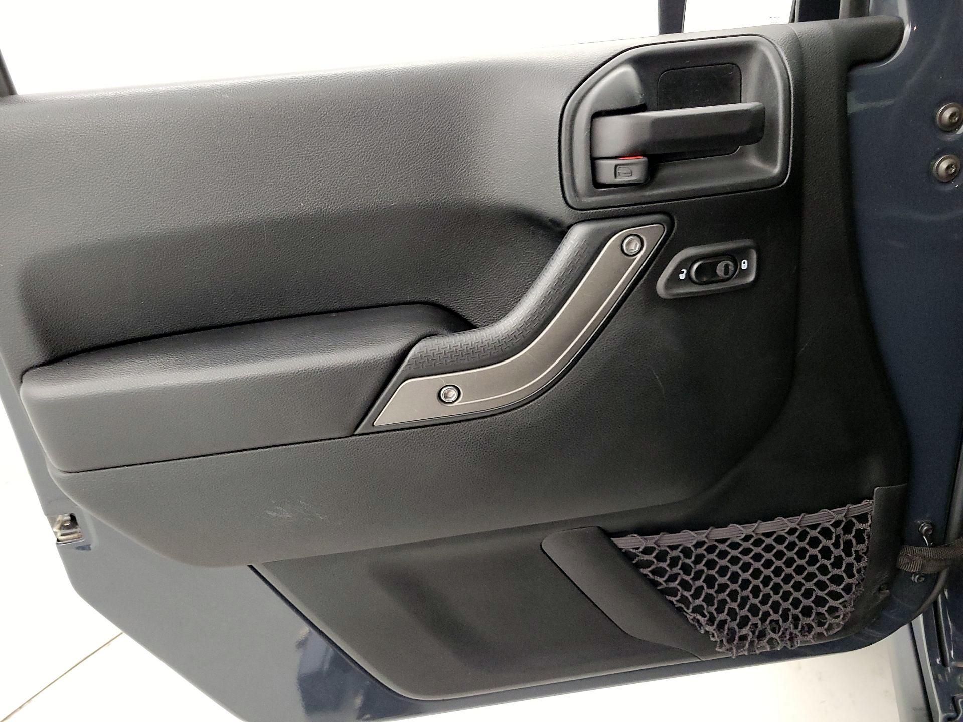 Thumbnail: 2018 Jeep Wrangler - 12