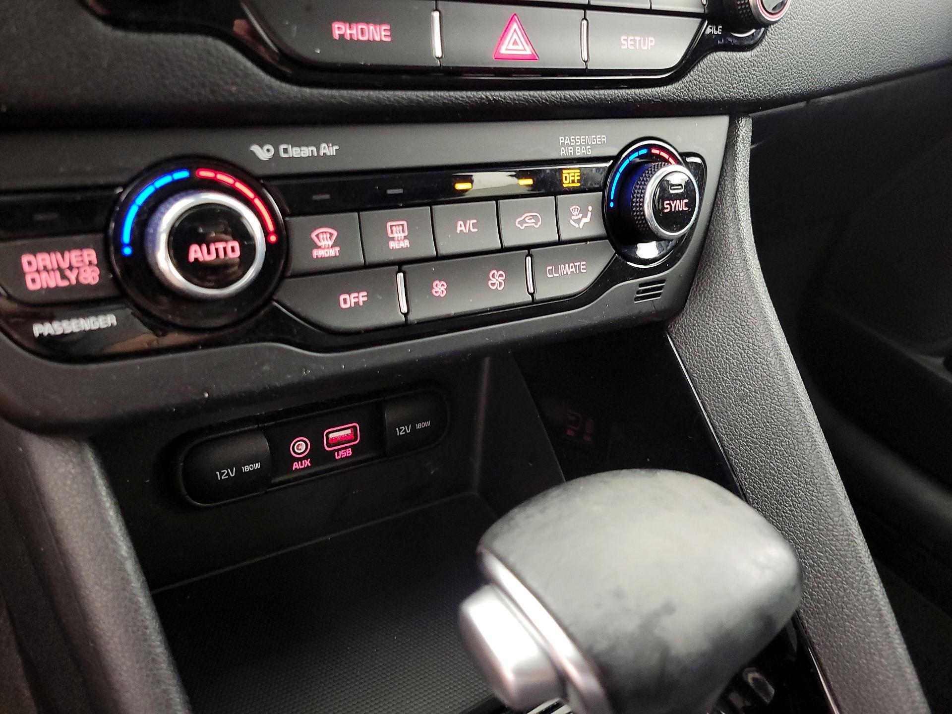 Thumbnail: 2017 Kia Niro - 16