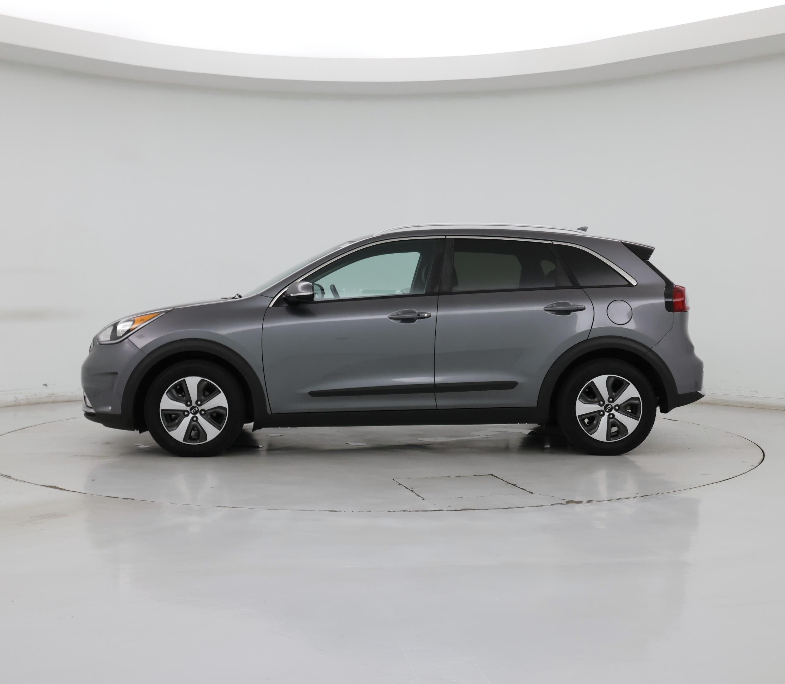Thumbnail: 2017 Kia Niro - 3