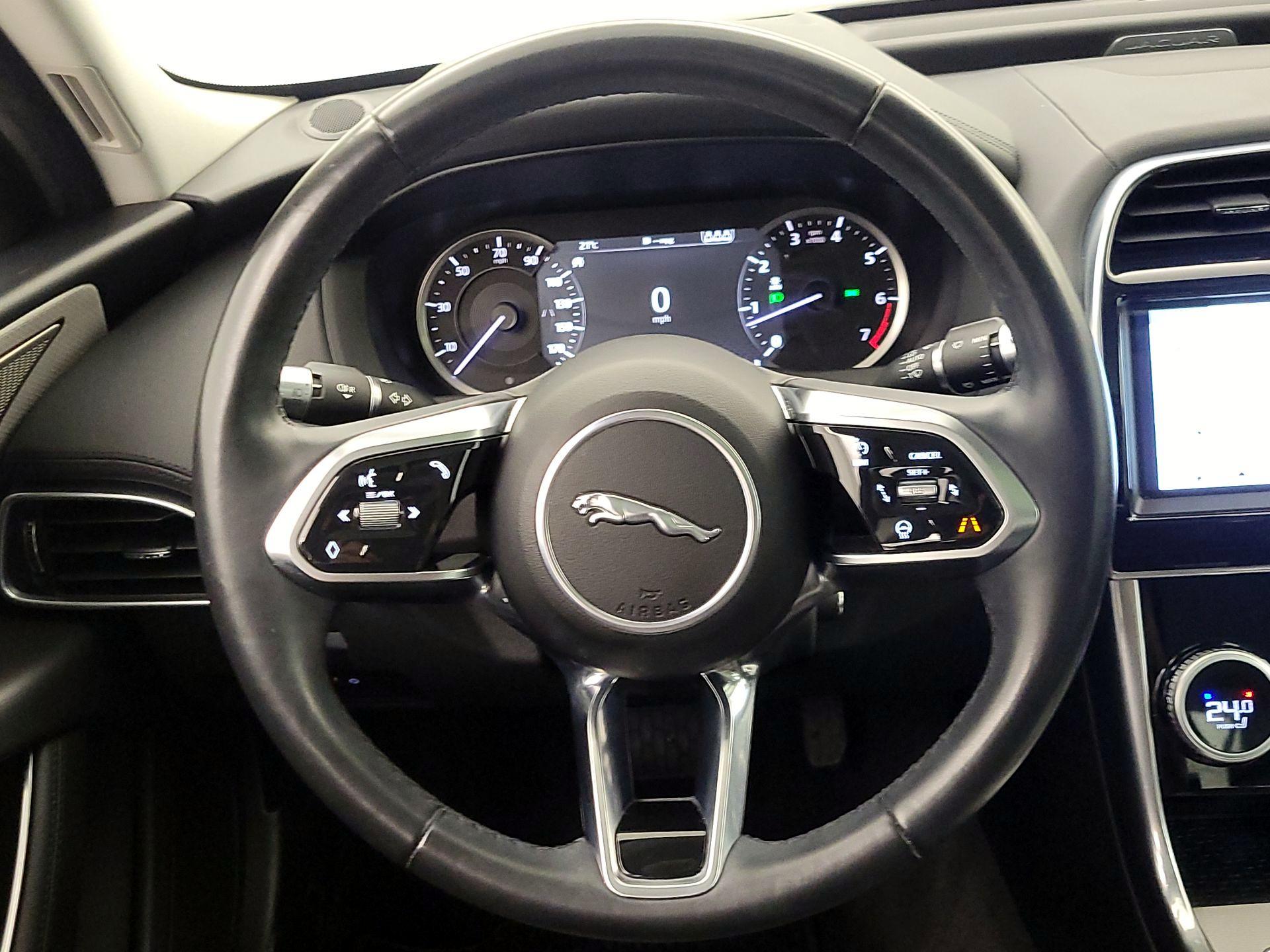 Thumbnail: 2020 Jaguar XE - 10