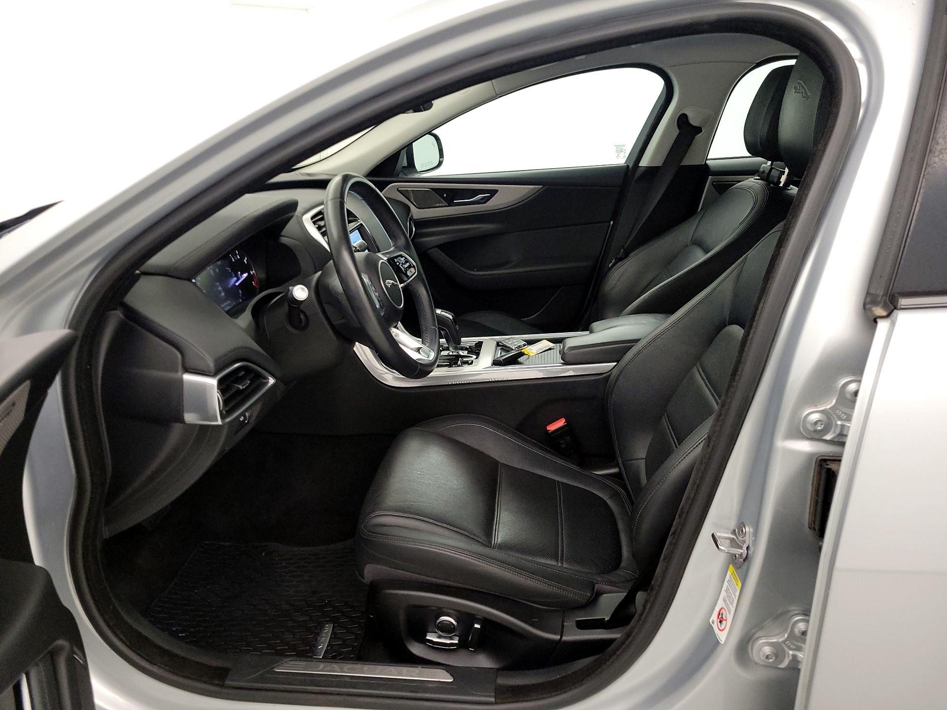 Thumbnail: 2020 Jaguar XE - 11