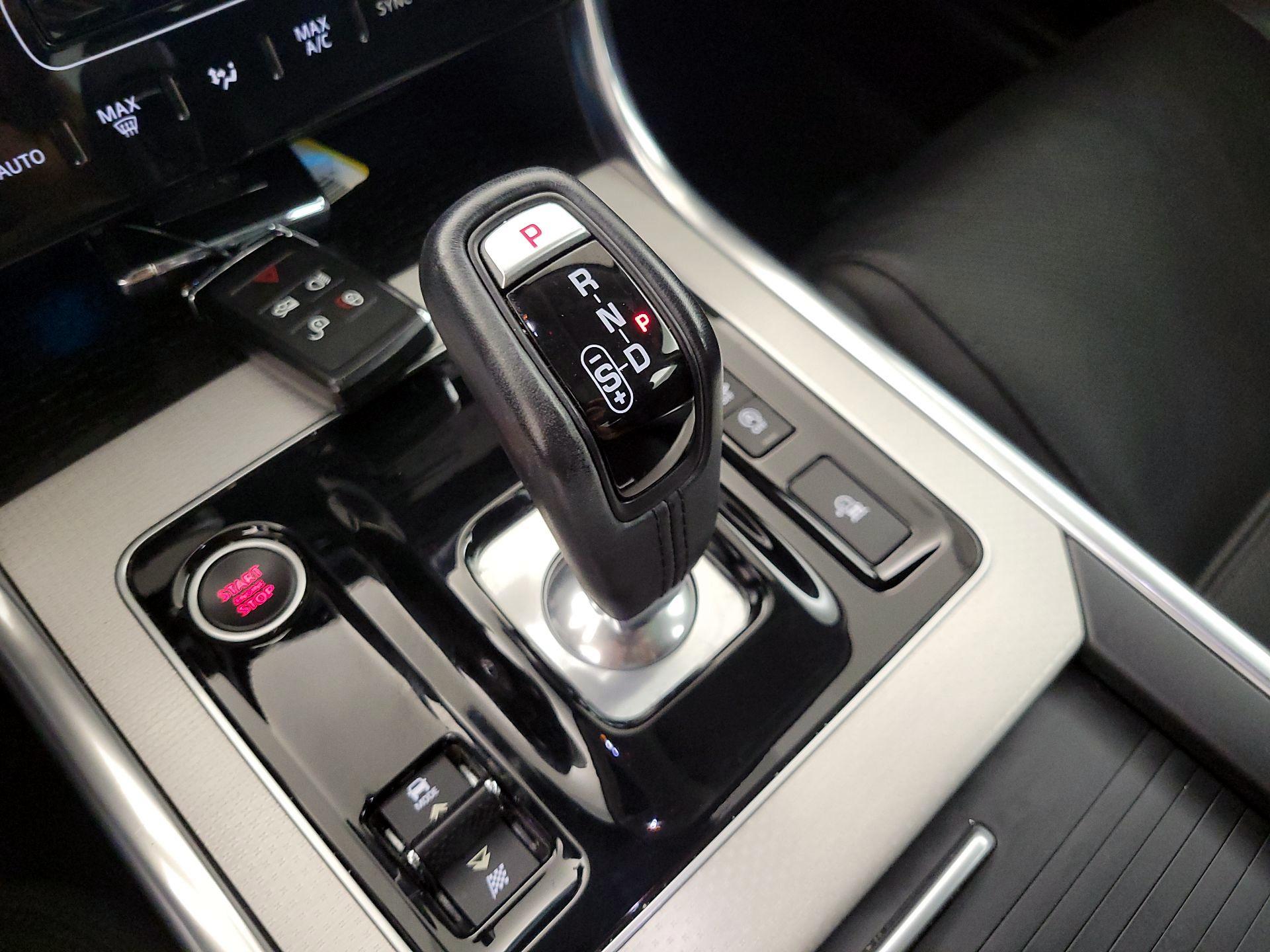 Thumbnail: 2020 Jaguar XE - 17