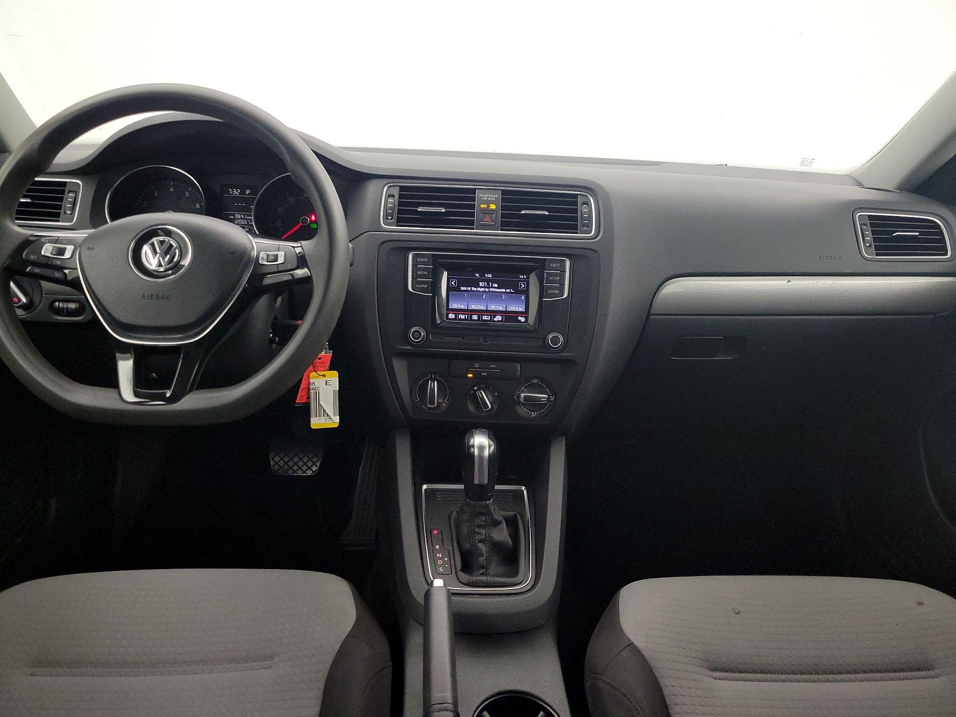 Thumbnail: 2017 Volkswagen Jetta - 9