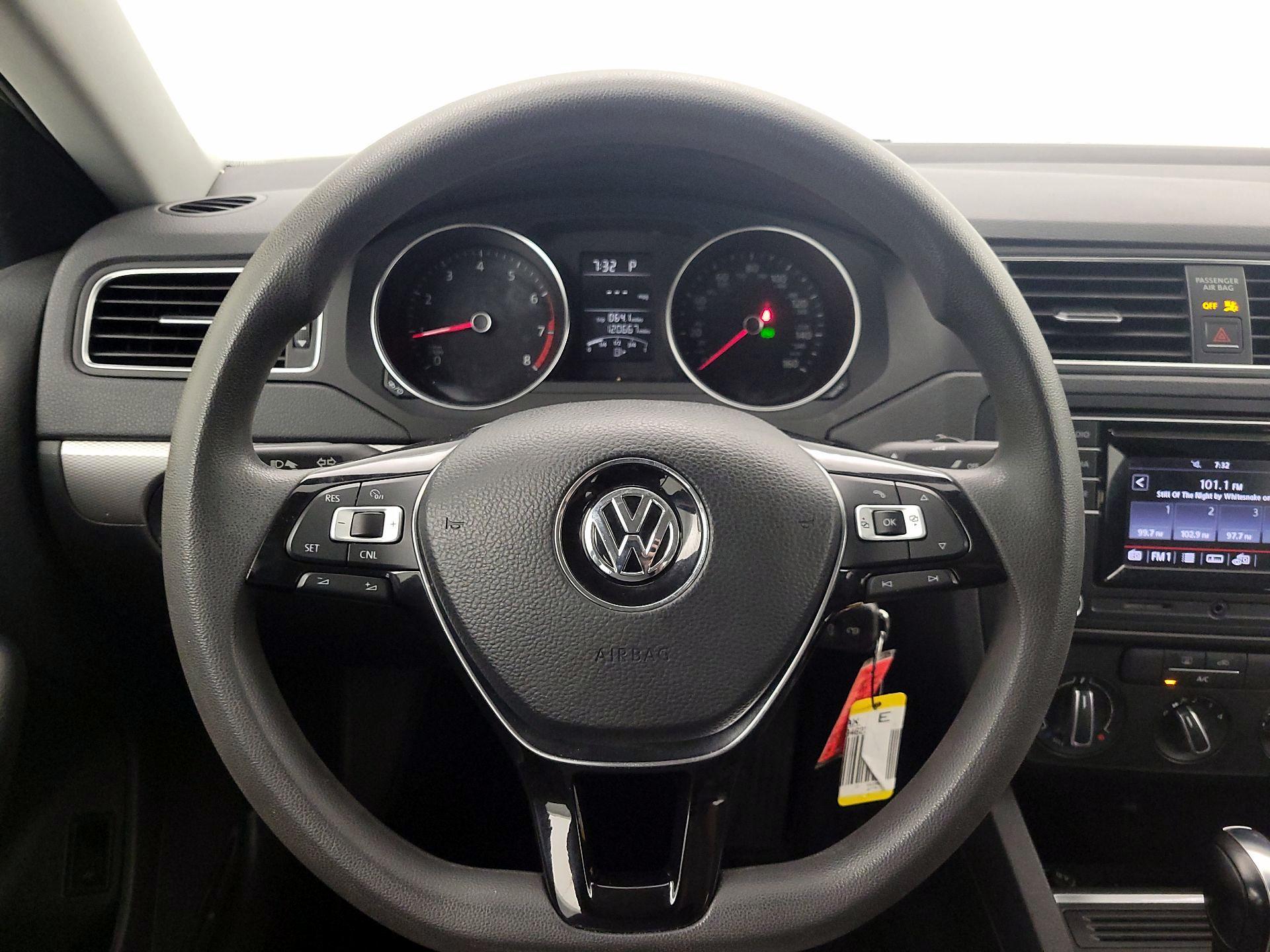 Thumbnail: 2017 Volkswagen Jetta - 10