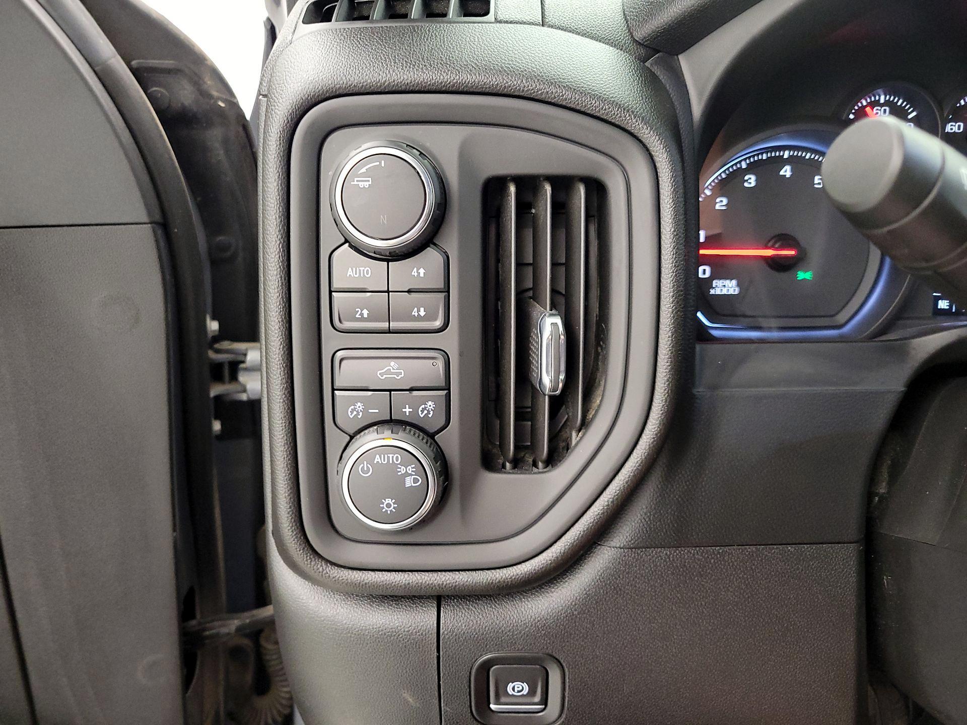 Thumbnail: 2020 Chevrolet Silverado 1500 - 13