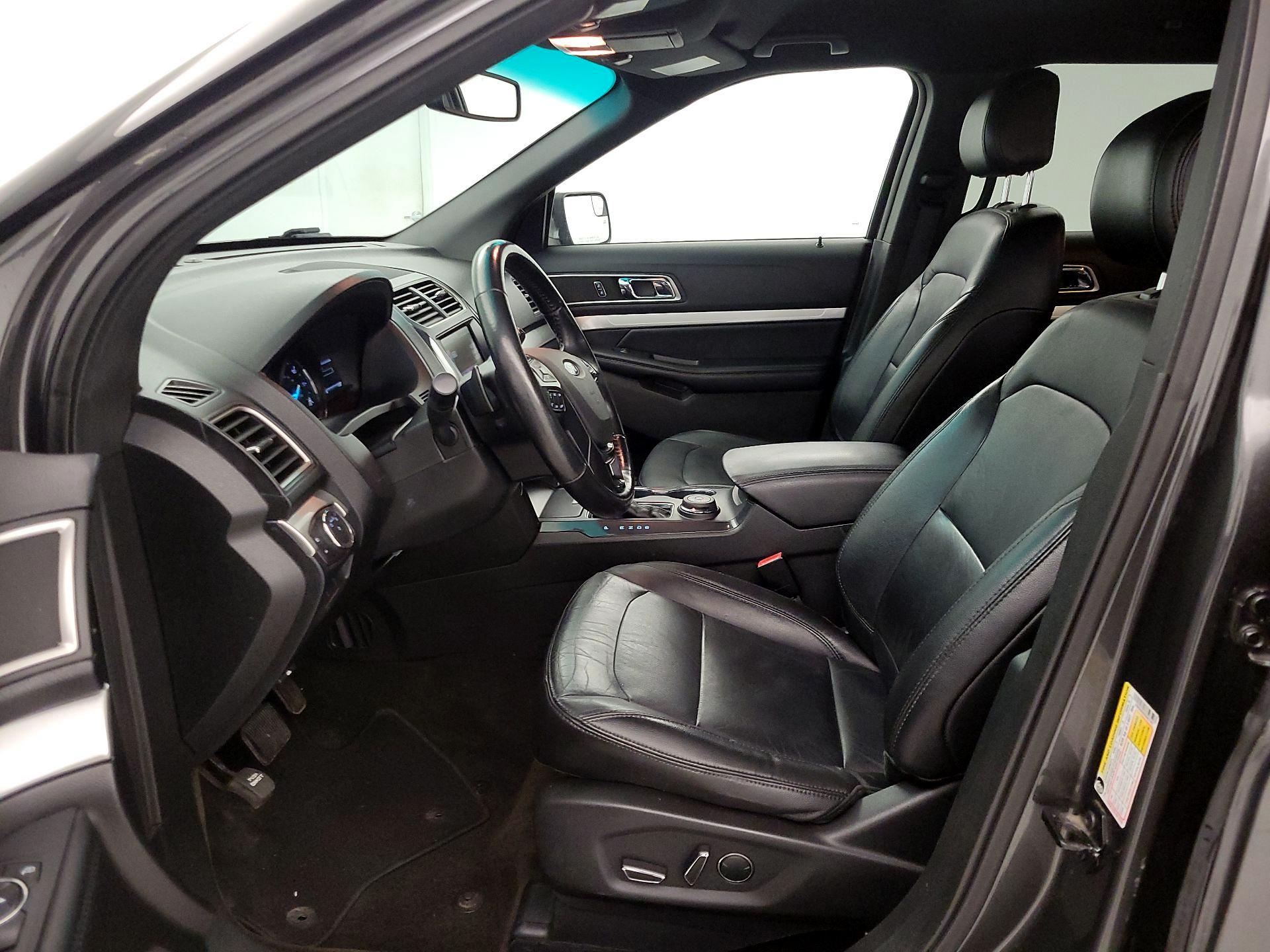 Thumbnail: 2016 Ford Explorer - 11