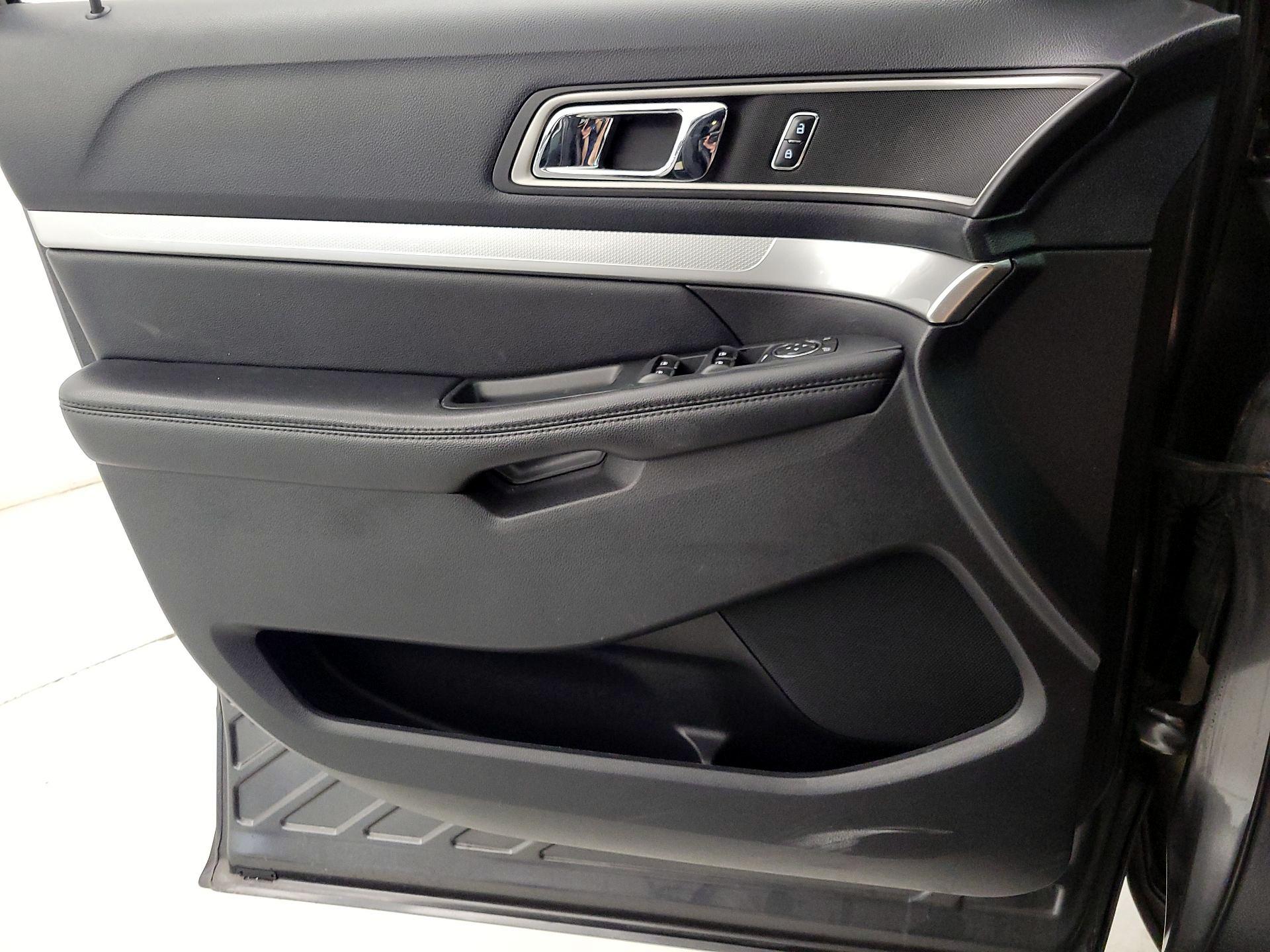 Thumbnail: 2016 Ford Explorer - 12