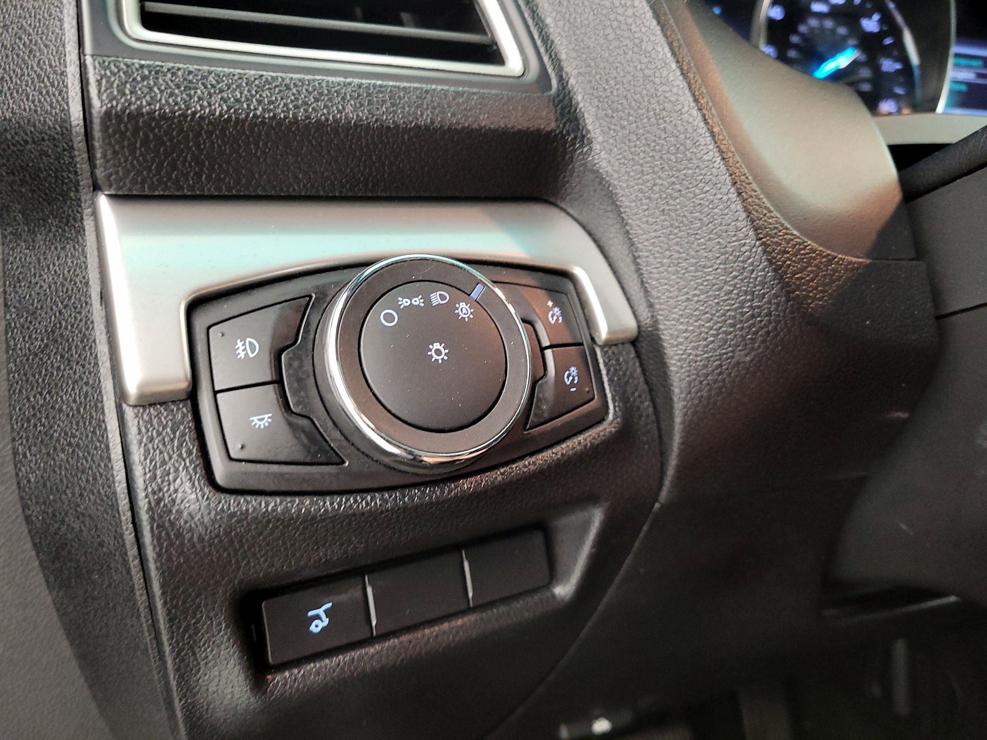 Thumbnail: 2016 Ford Explorer - 13
