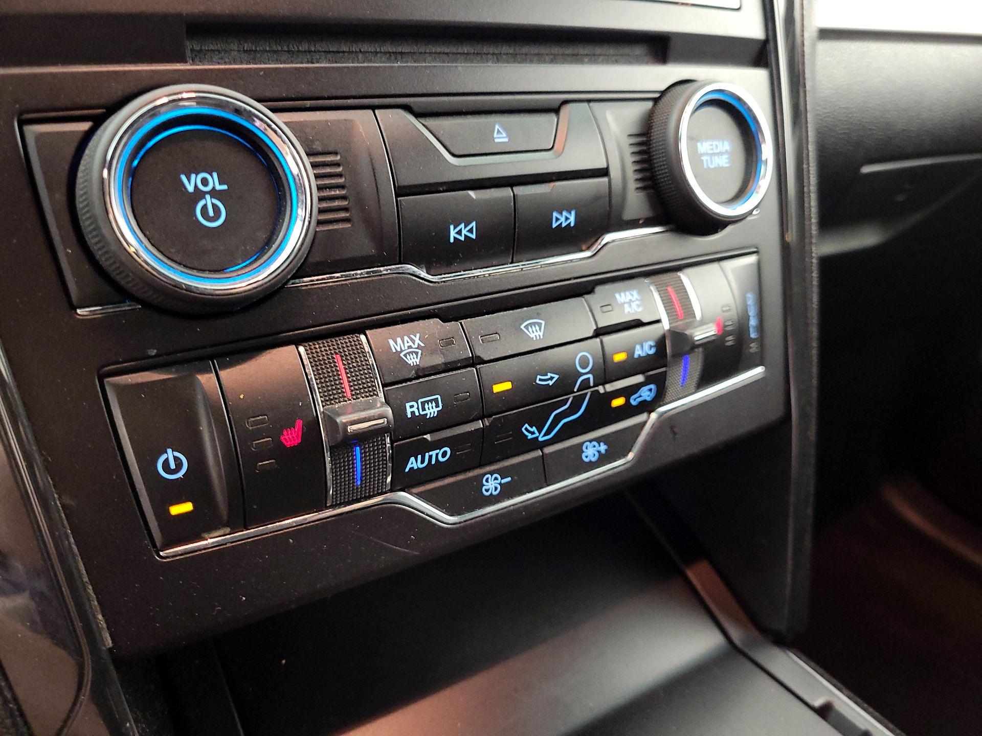 Thumbnail: 2016 Ford Explorer - 16