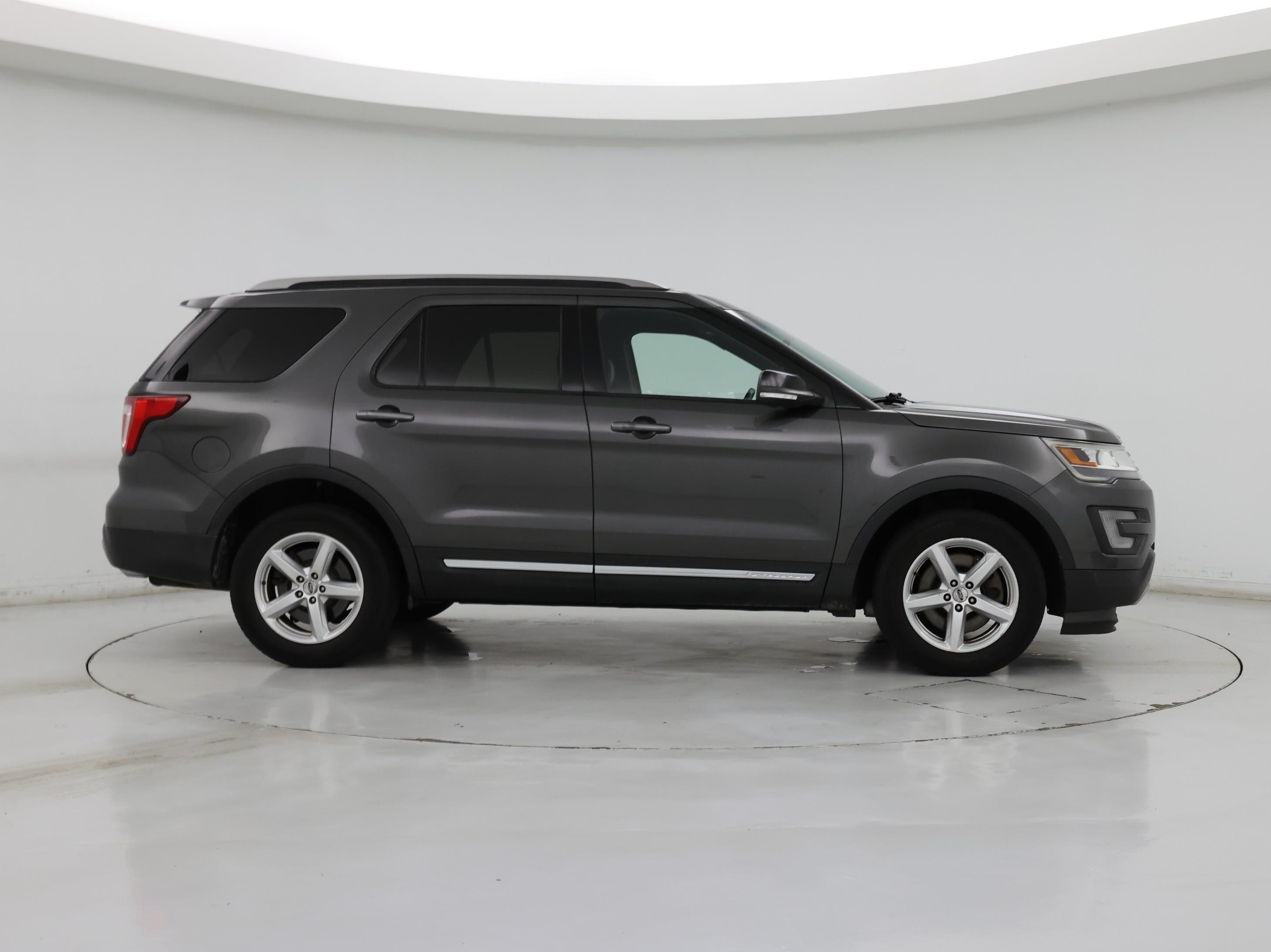 Thumbnail: 2016 Ford Explorer - 7