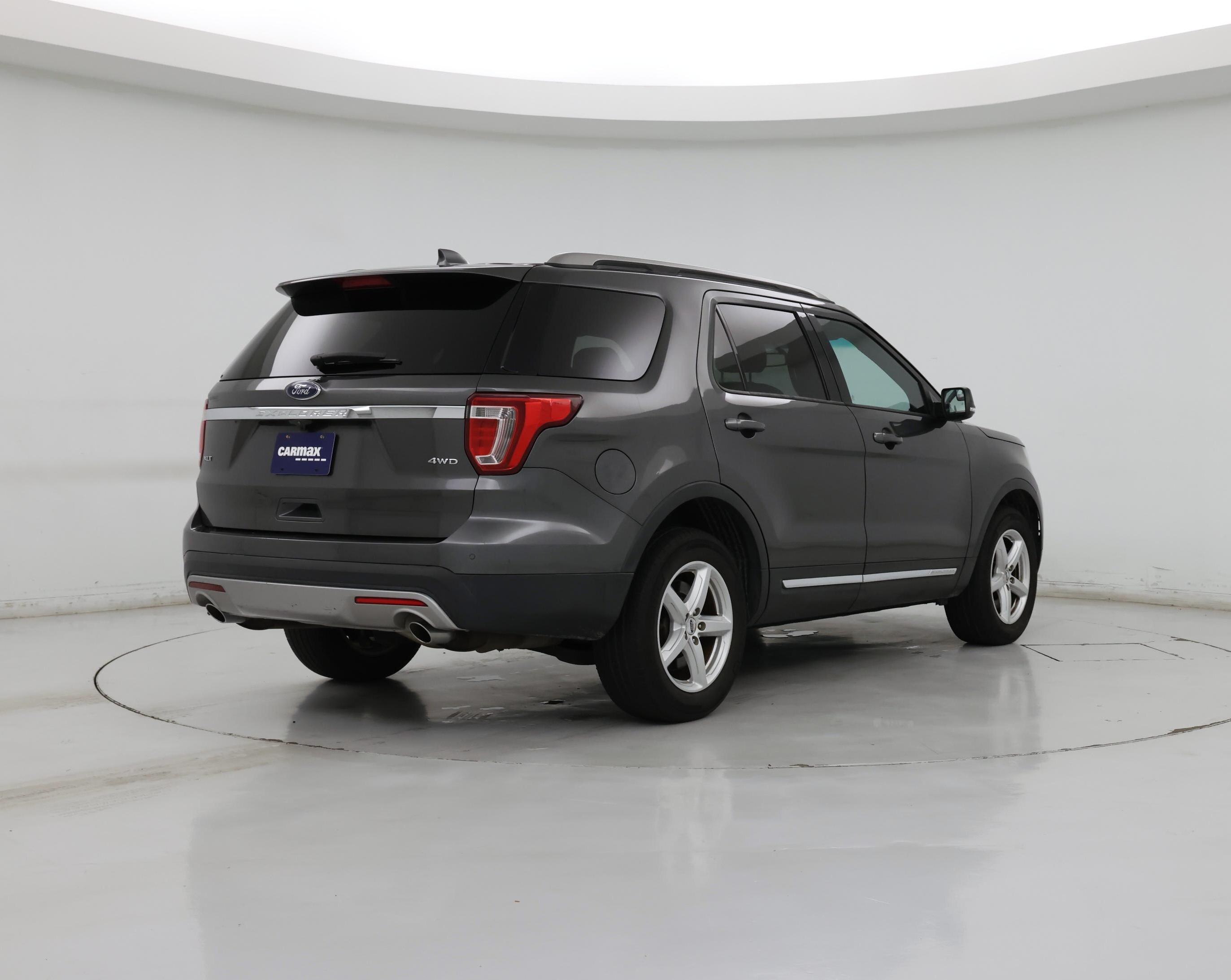 Thumbnail: 2016 Ford Explorer - 8