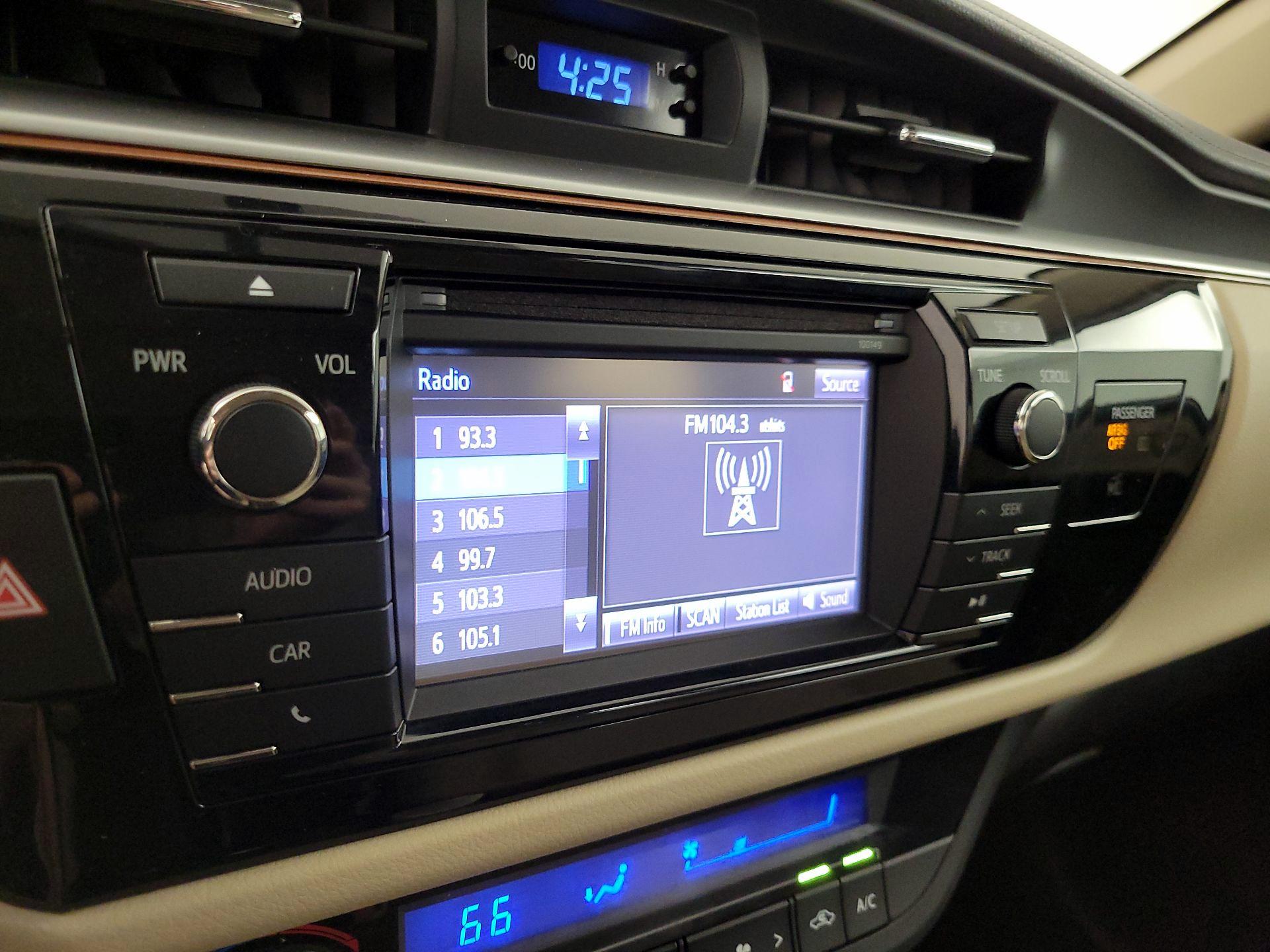 Thumbnail: 2015 Toyota Corolla - 15
