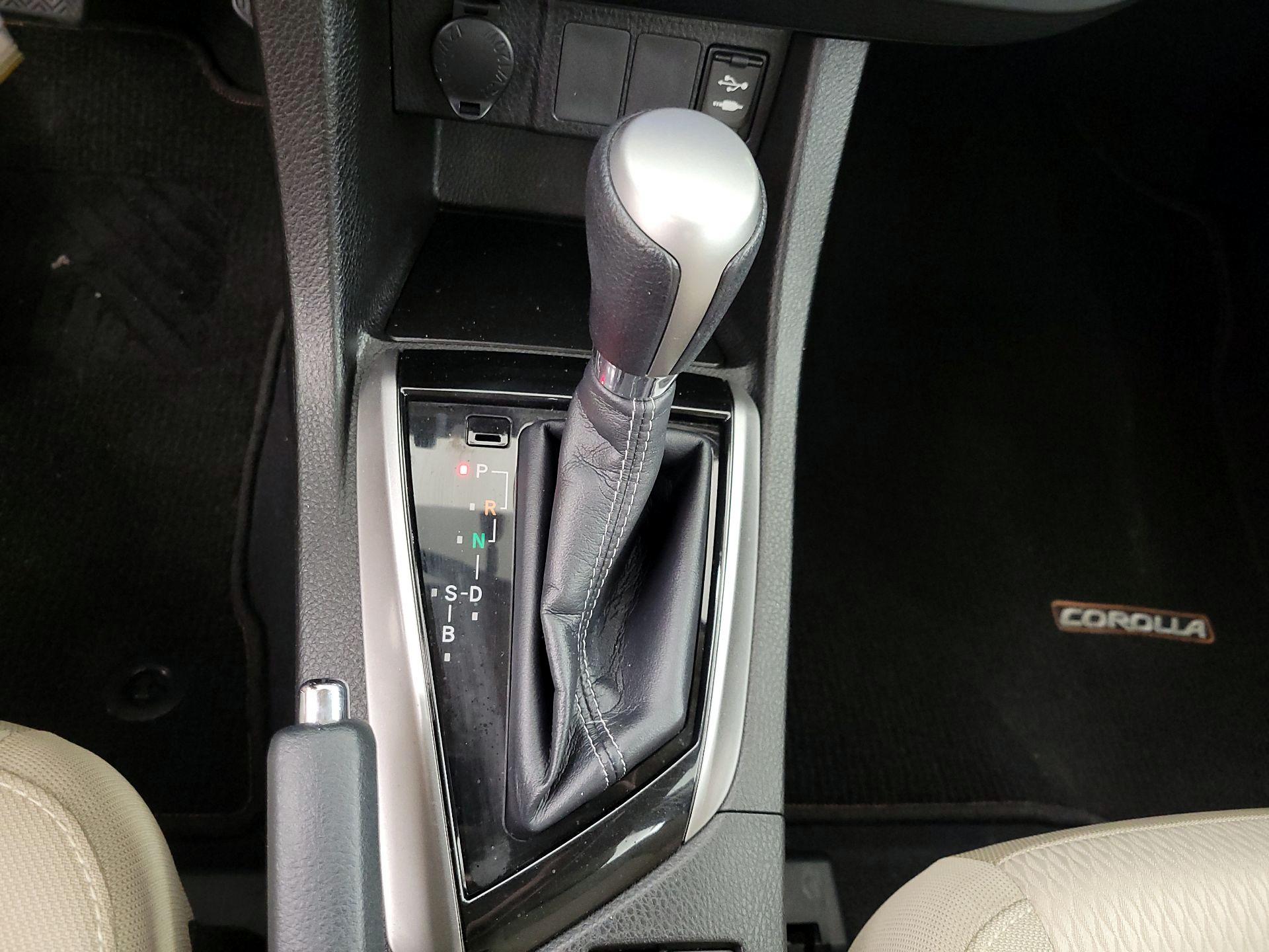 Thumbnail: 2015 Toyota Corolla - 17