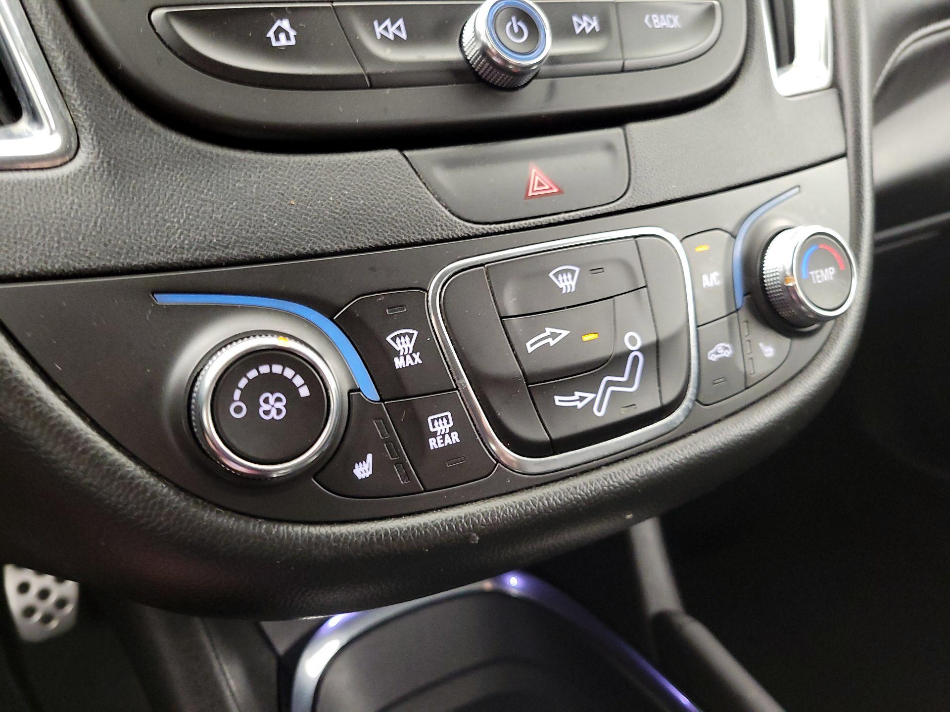 Thumbnail: 2016 Chevrolet Malibu - 16