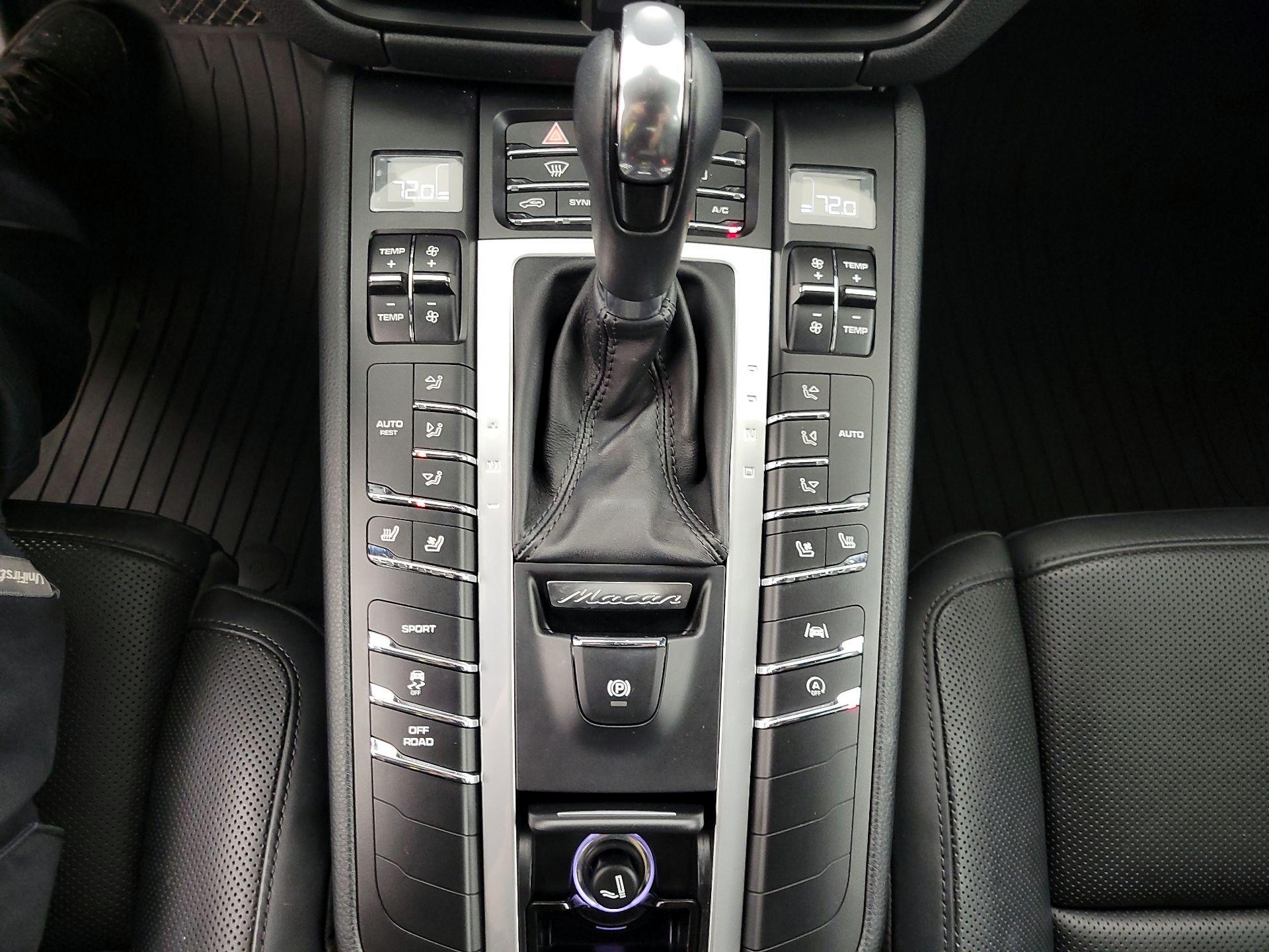 Thumbnail: 2020 Porsche Macan - 18