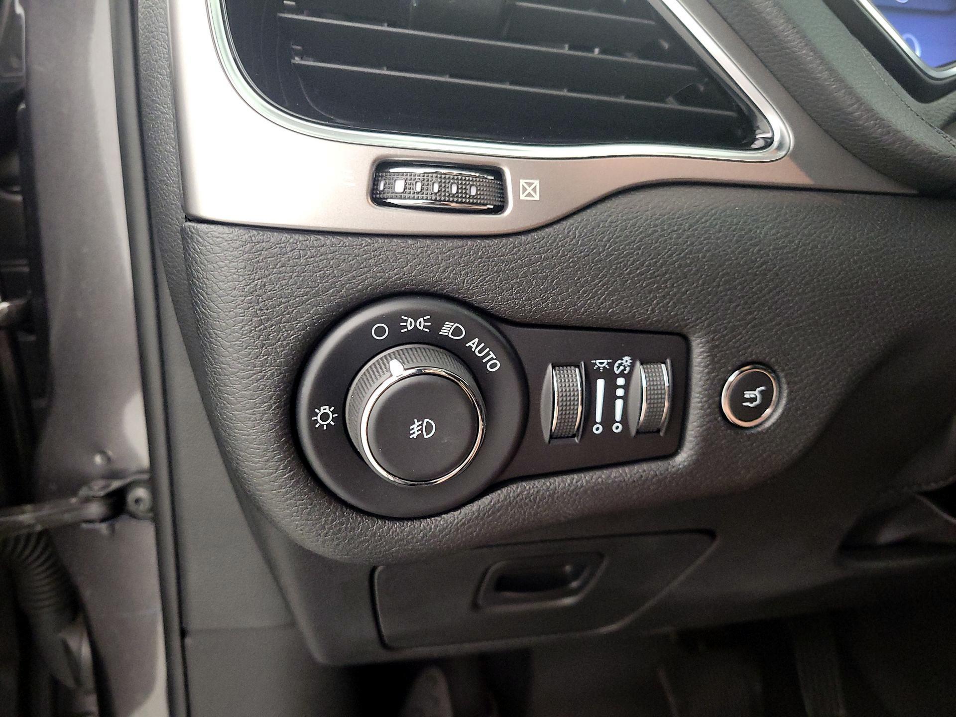 Thumbnail: 2021 Jeep Cherokee - 13