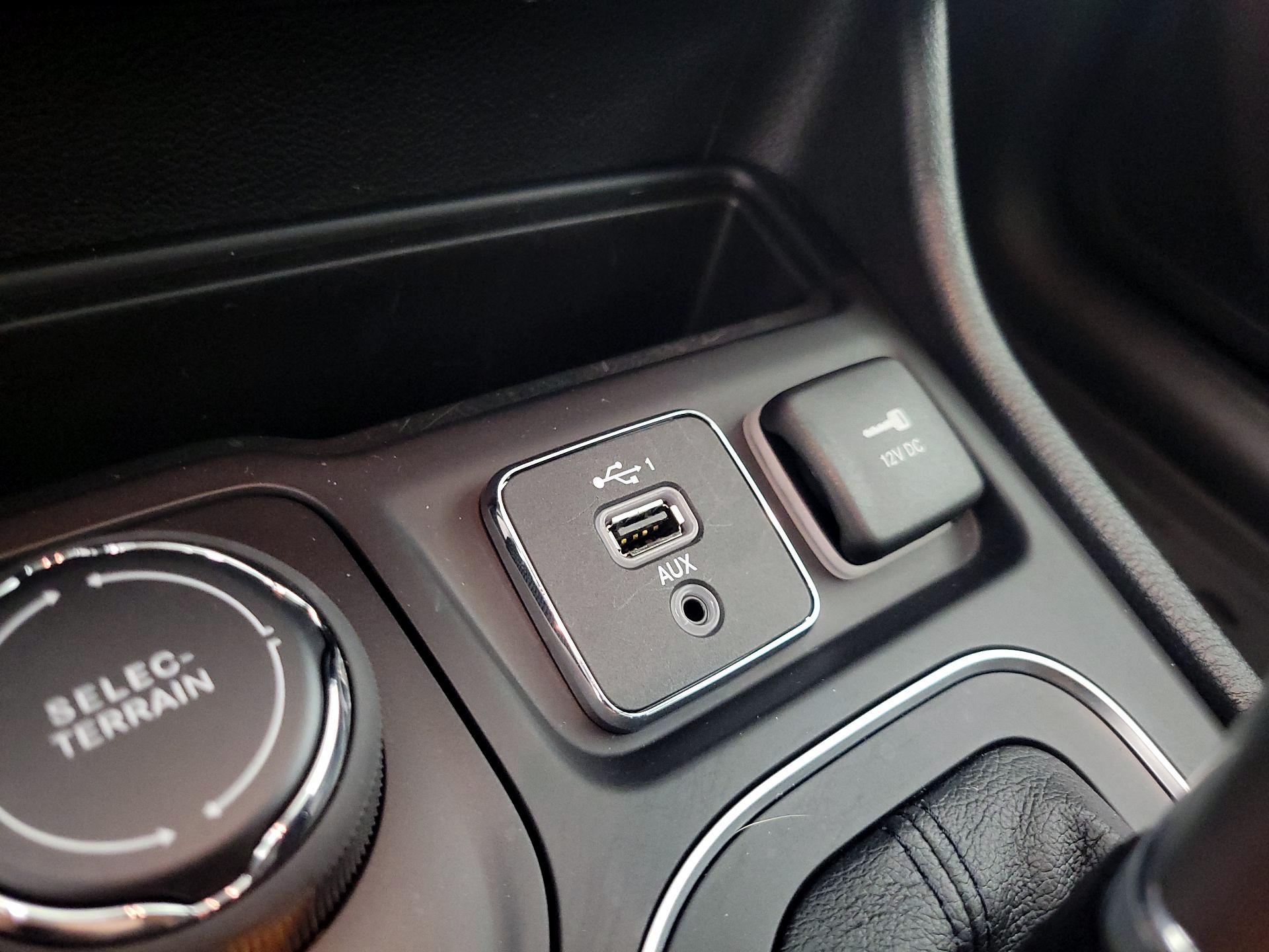Thumbnail: 2021 Jeep Cherokee - 18