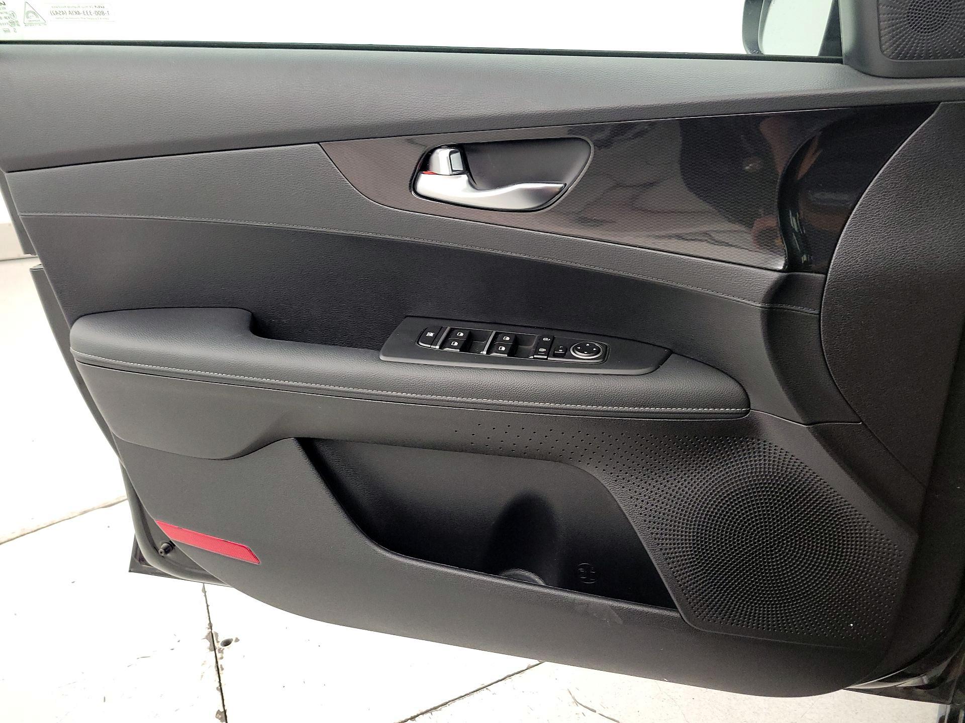 Thumbnail: 2024 Kia Forte - 12