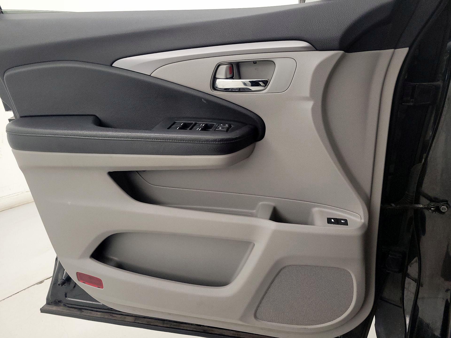 Thumbnail: 2016 Honda Pilot - 12