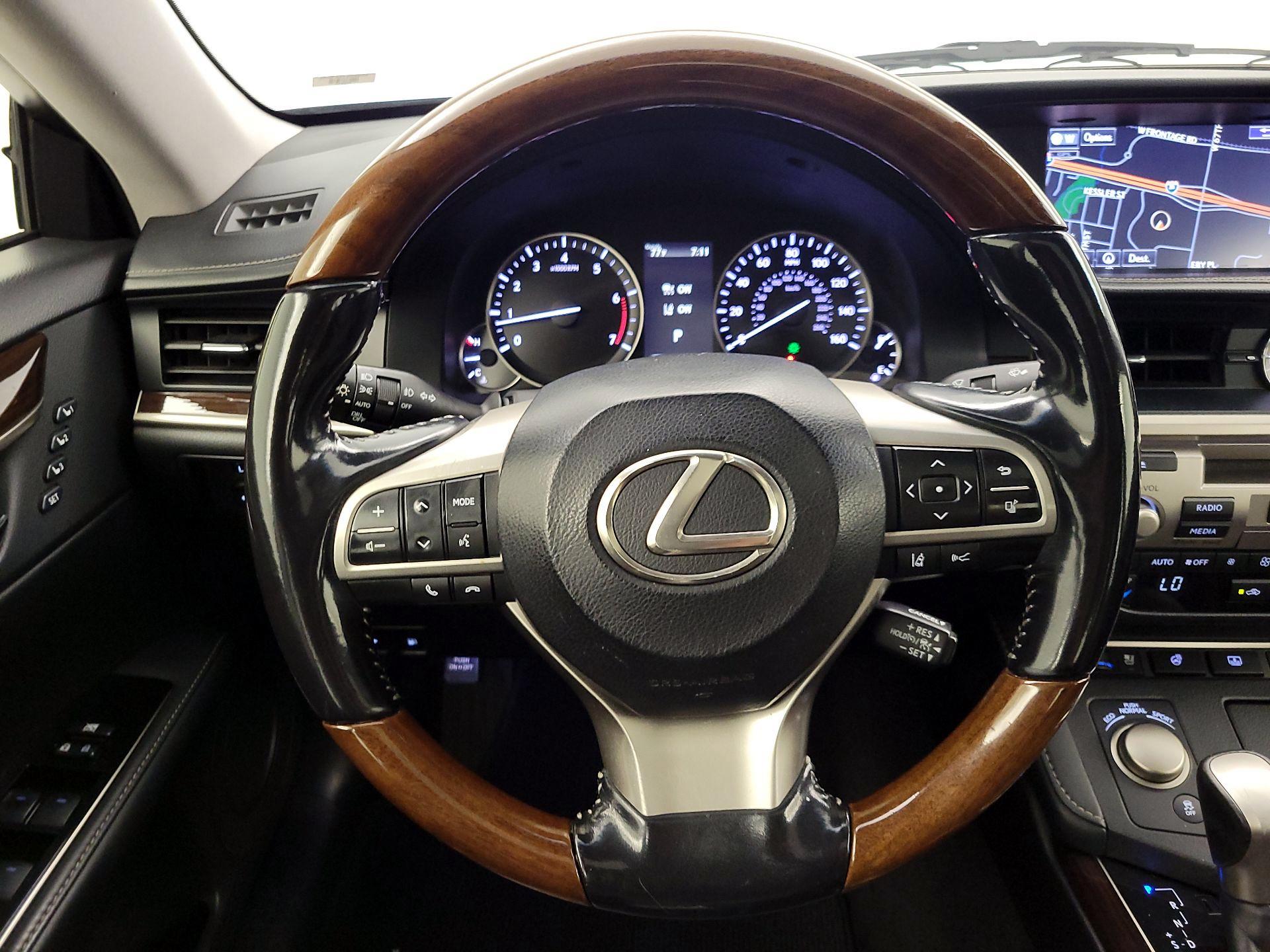 Thumbnail: 2016 Lexus ES - 10