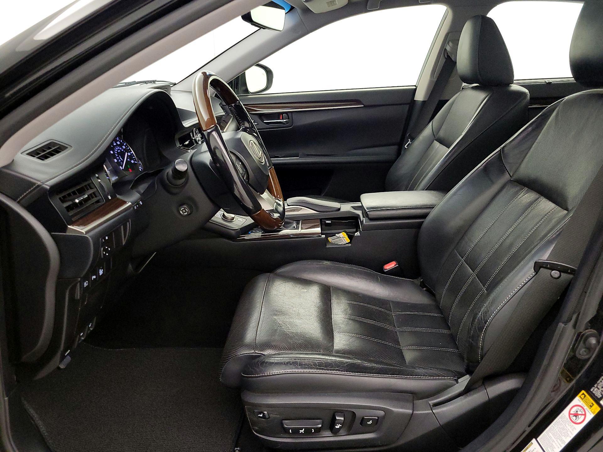 Thumbnail: 2016 Lexus ES - 11